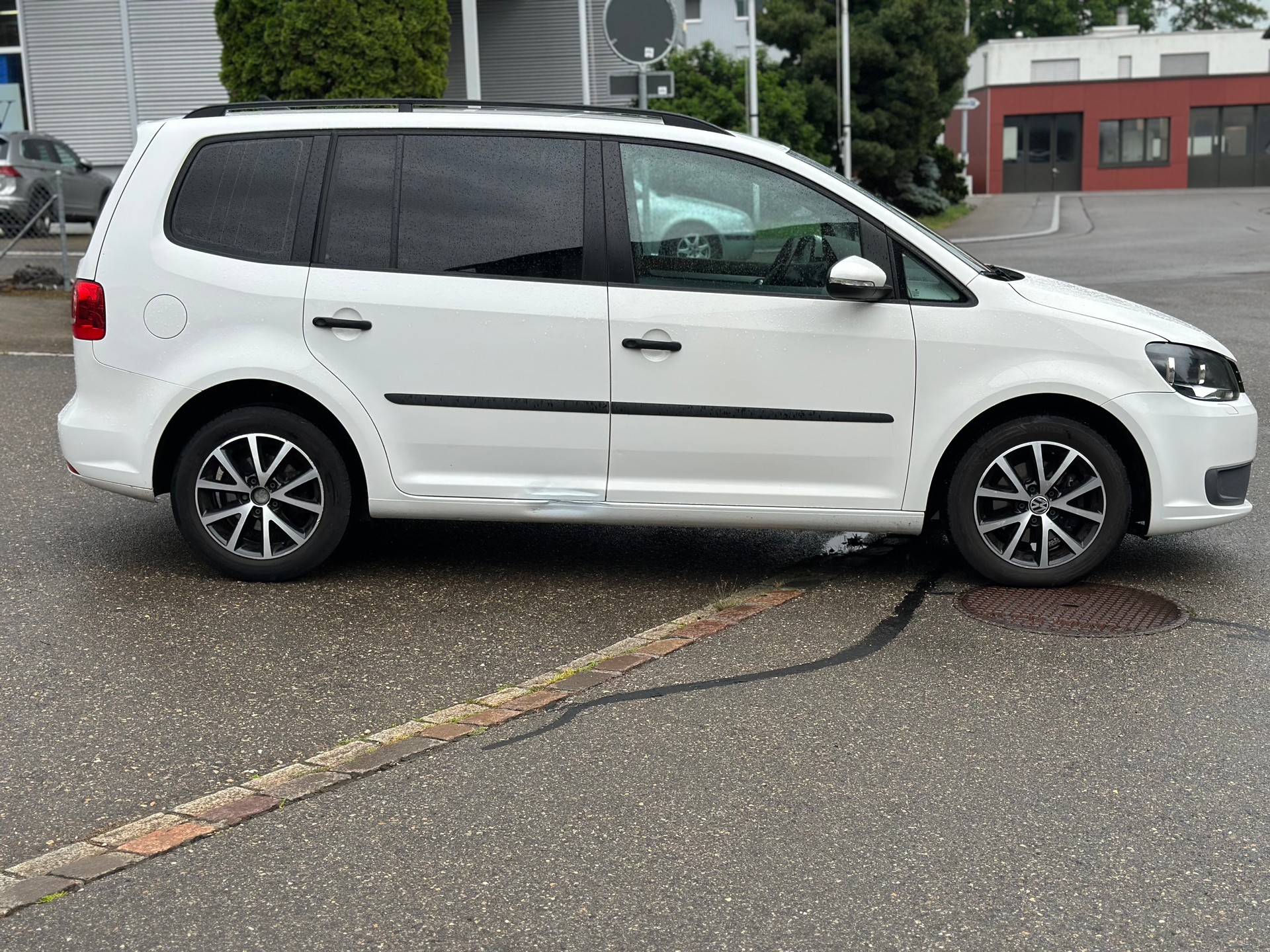 VW Touran 1.6 TDI Trendline DSG-image-4