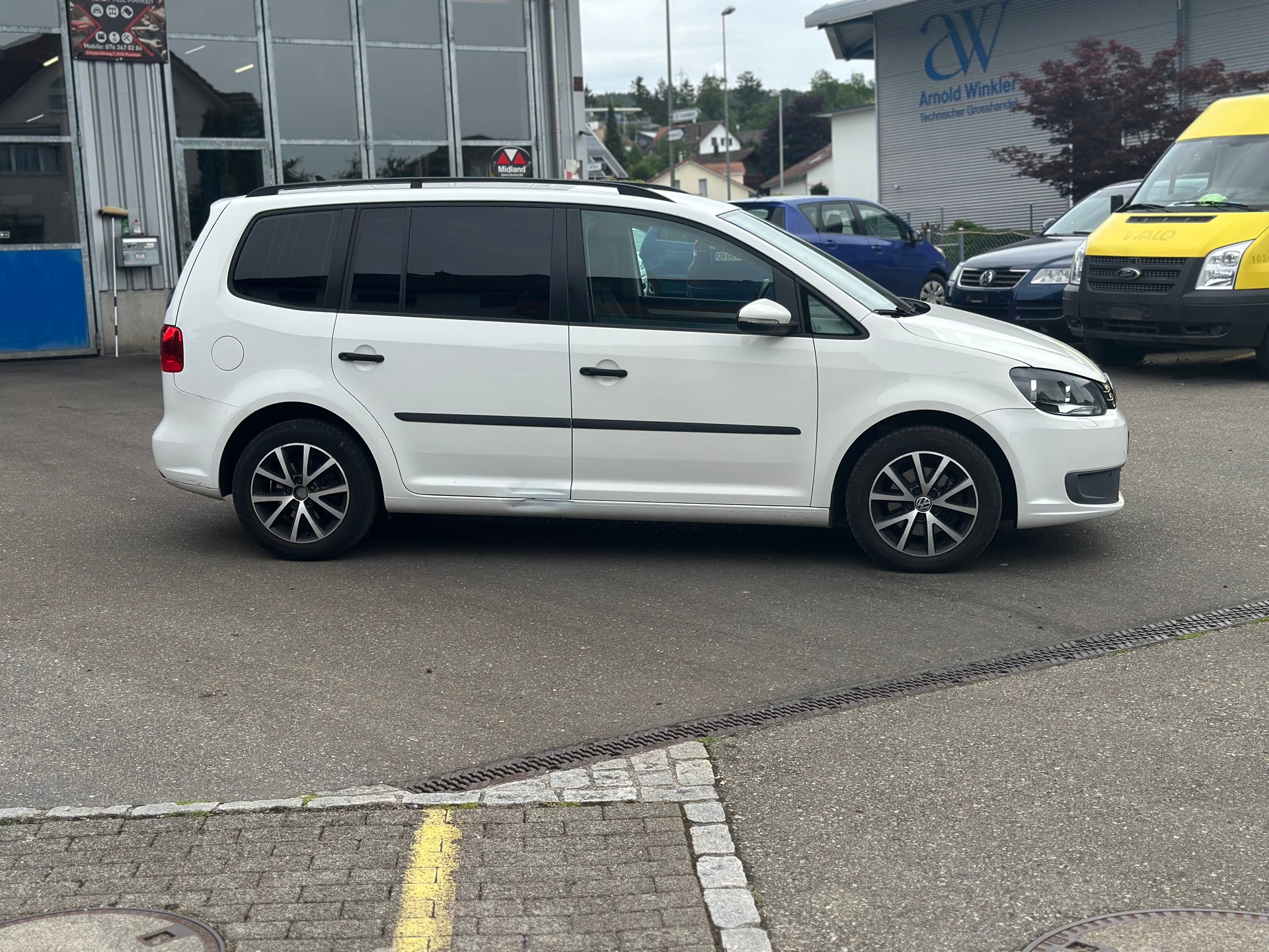 VW Touran 1.6 TDI Trendline DSG-image-4