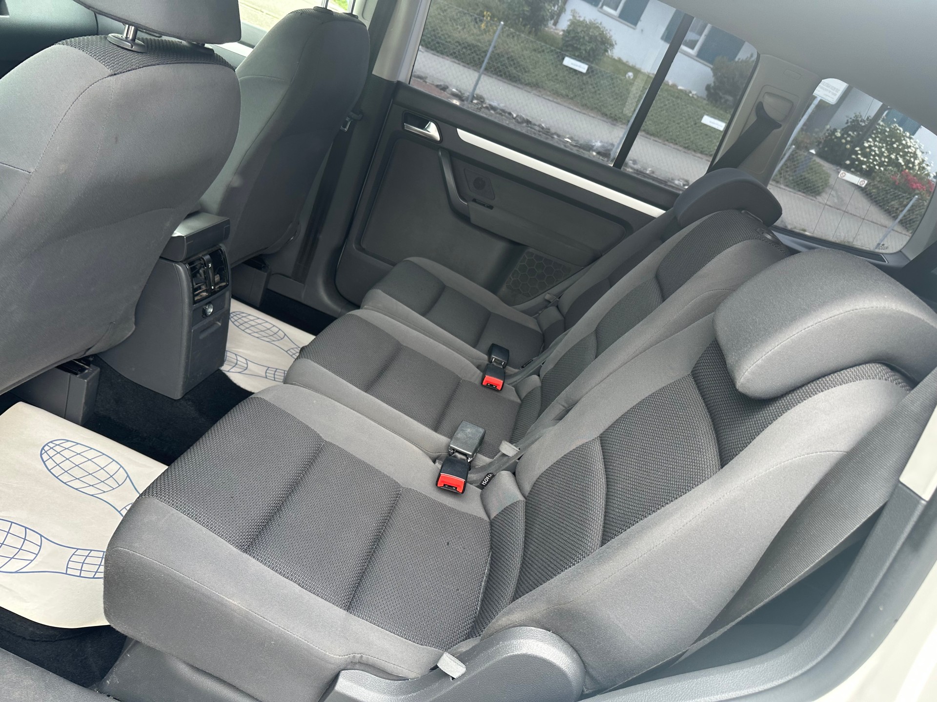 VW Touran 1.6 TDI Trendline DSG-image-9
