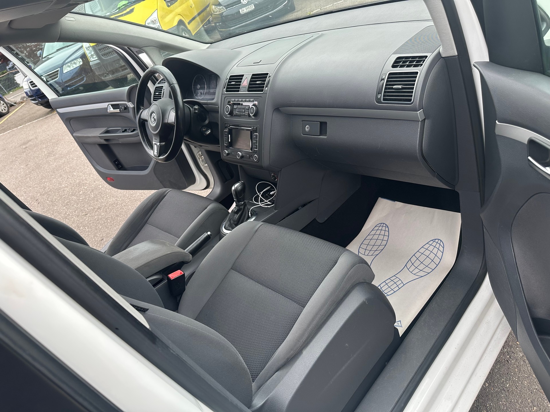 VW Touran 1.6 TDI Trendline DSG-image-11