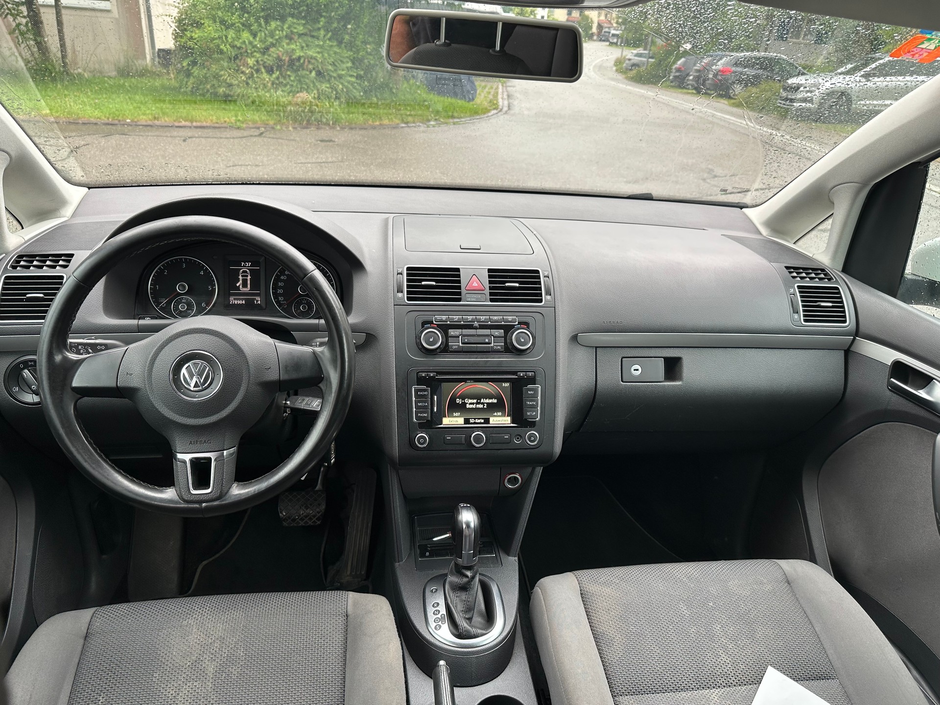 VW Touran 1.6 TDI Trendline DSG-image-8