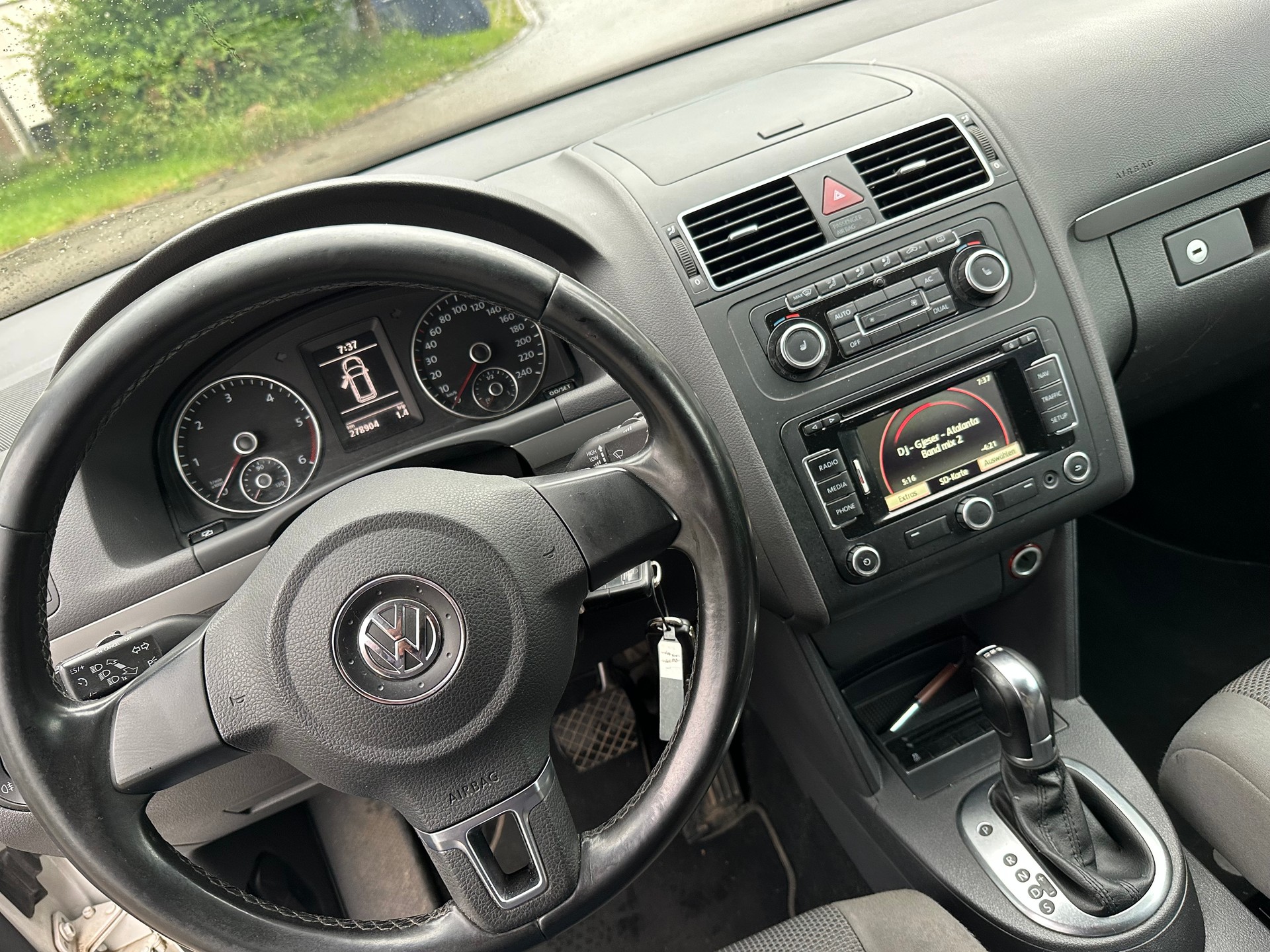 VW Touran 1.6 TDI Trendline DSG-image-9