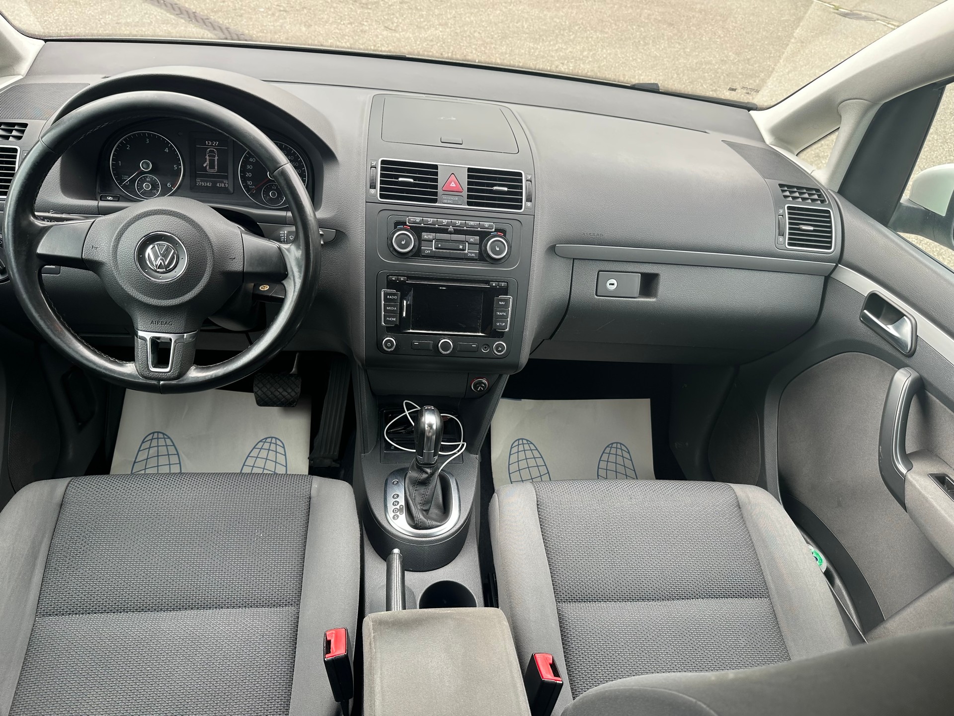 VW Touran 1.6 TDI Trendline DSG-image-8