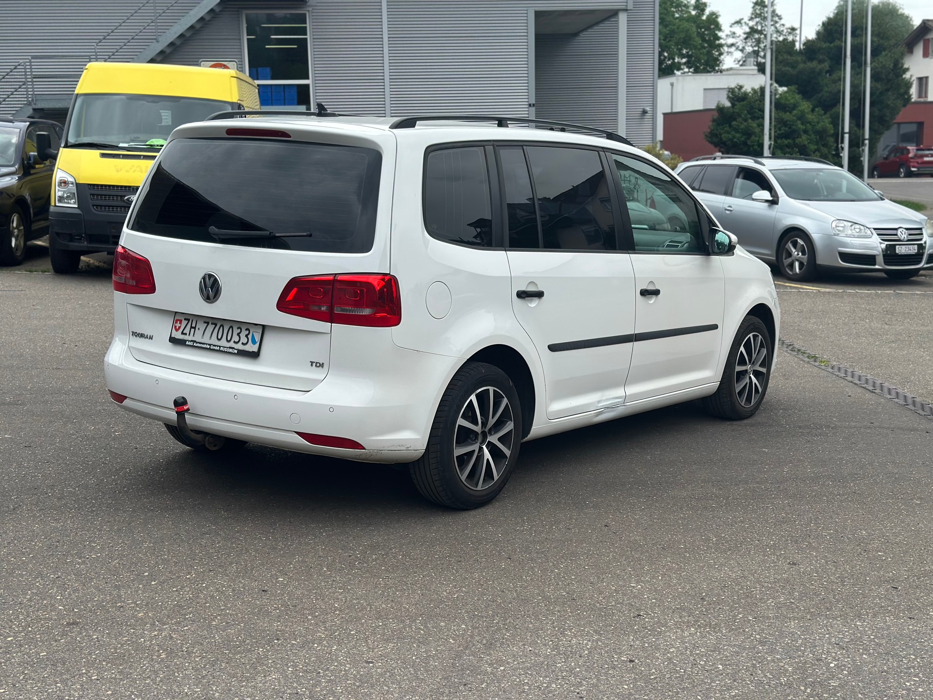 VW Touran 1.6 TDI Trendline DSG-image-5