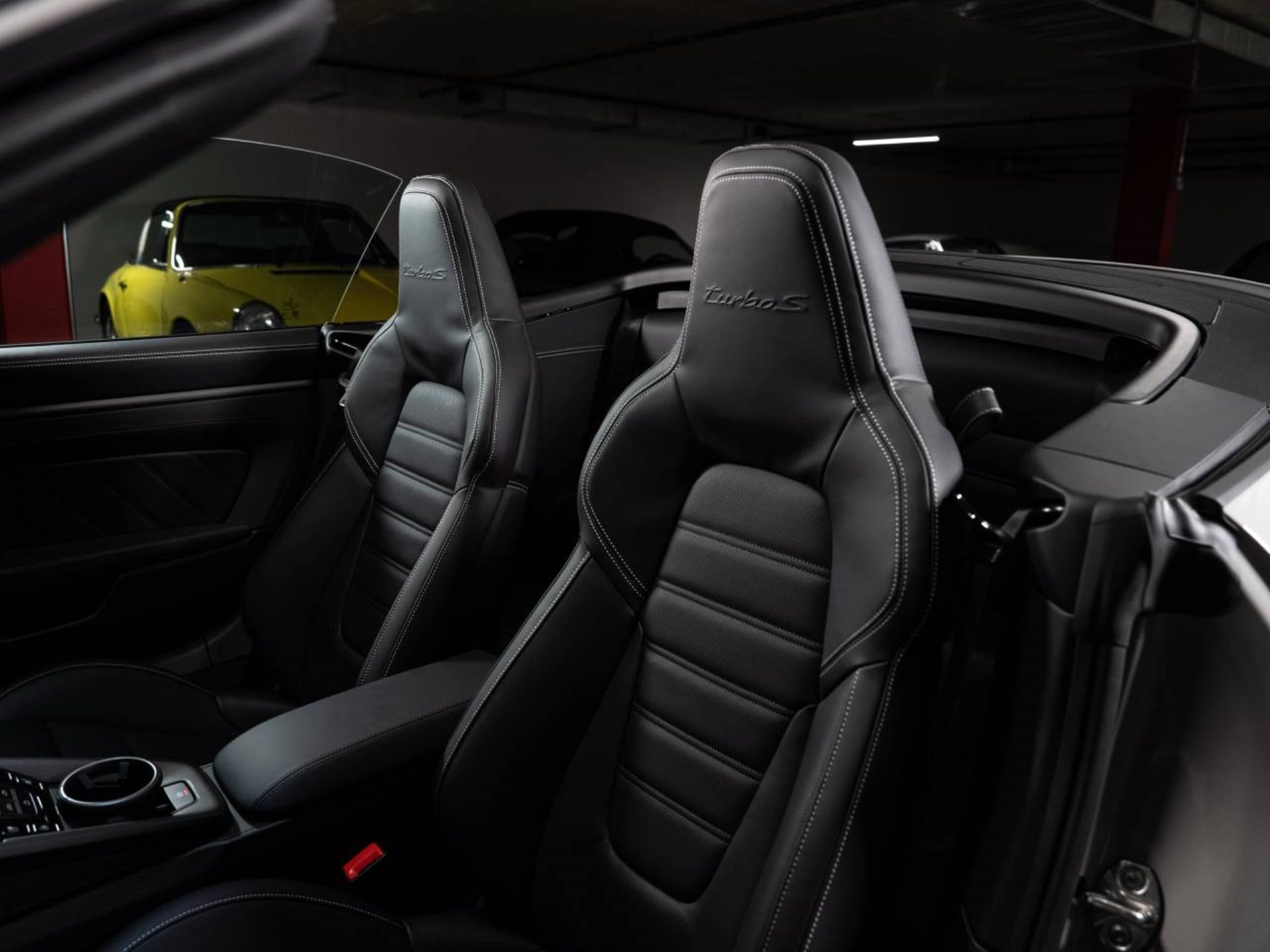 PORSCHE 911 Turbo S Cabriolet-image-4