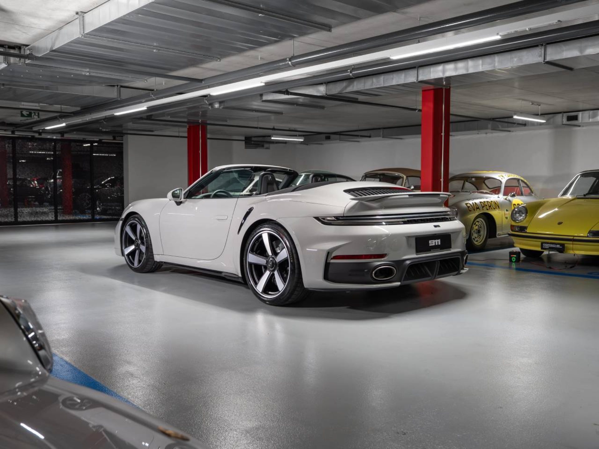 PORSCHE 911 Turbo S Cabriolet-image-2