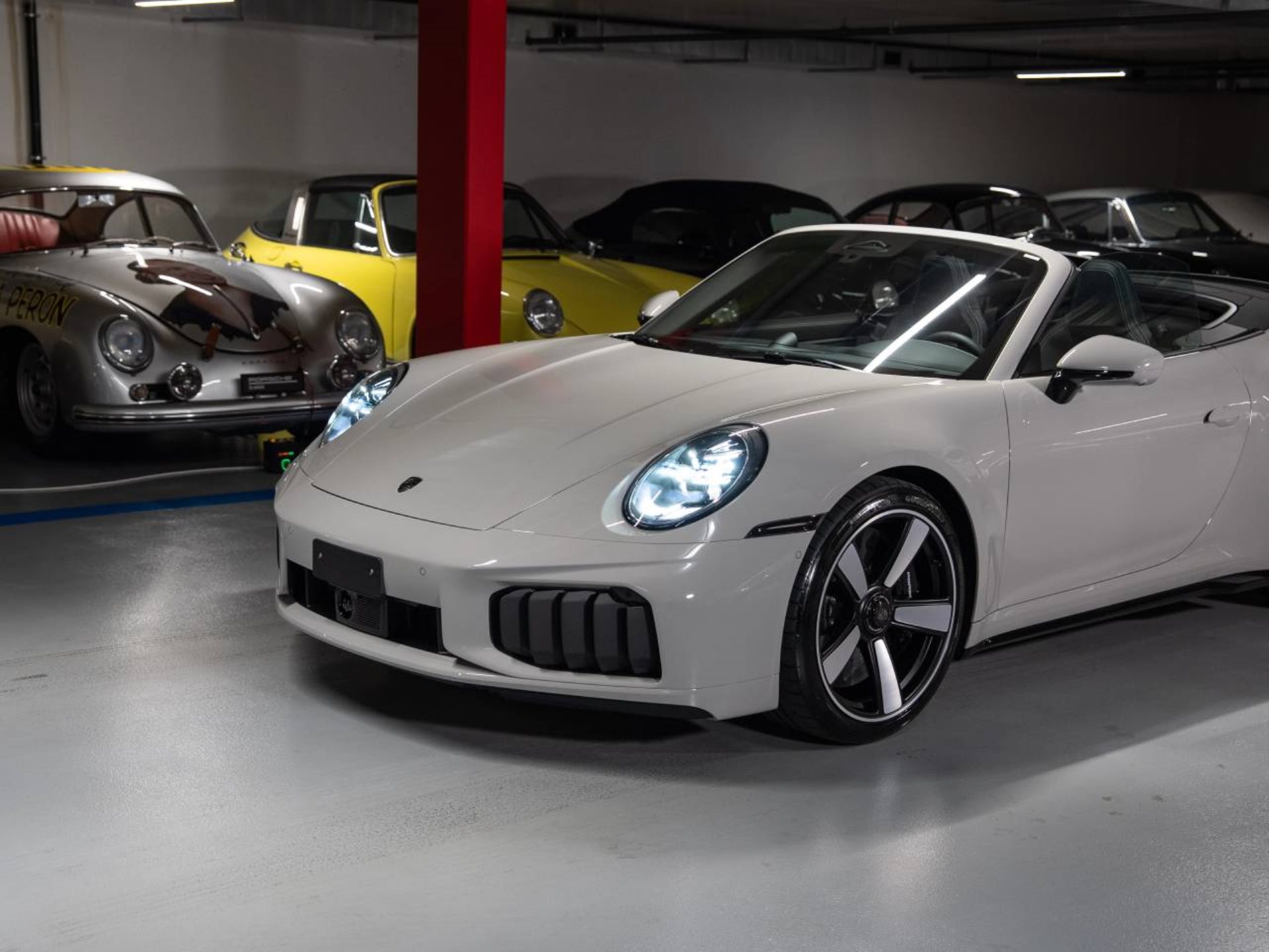 PORSCHE 911 Turbo S Cabriolet-image-26