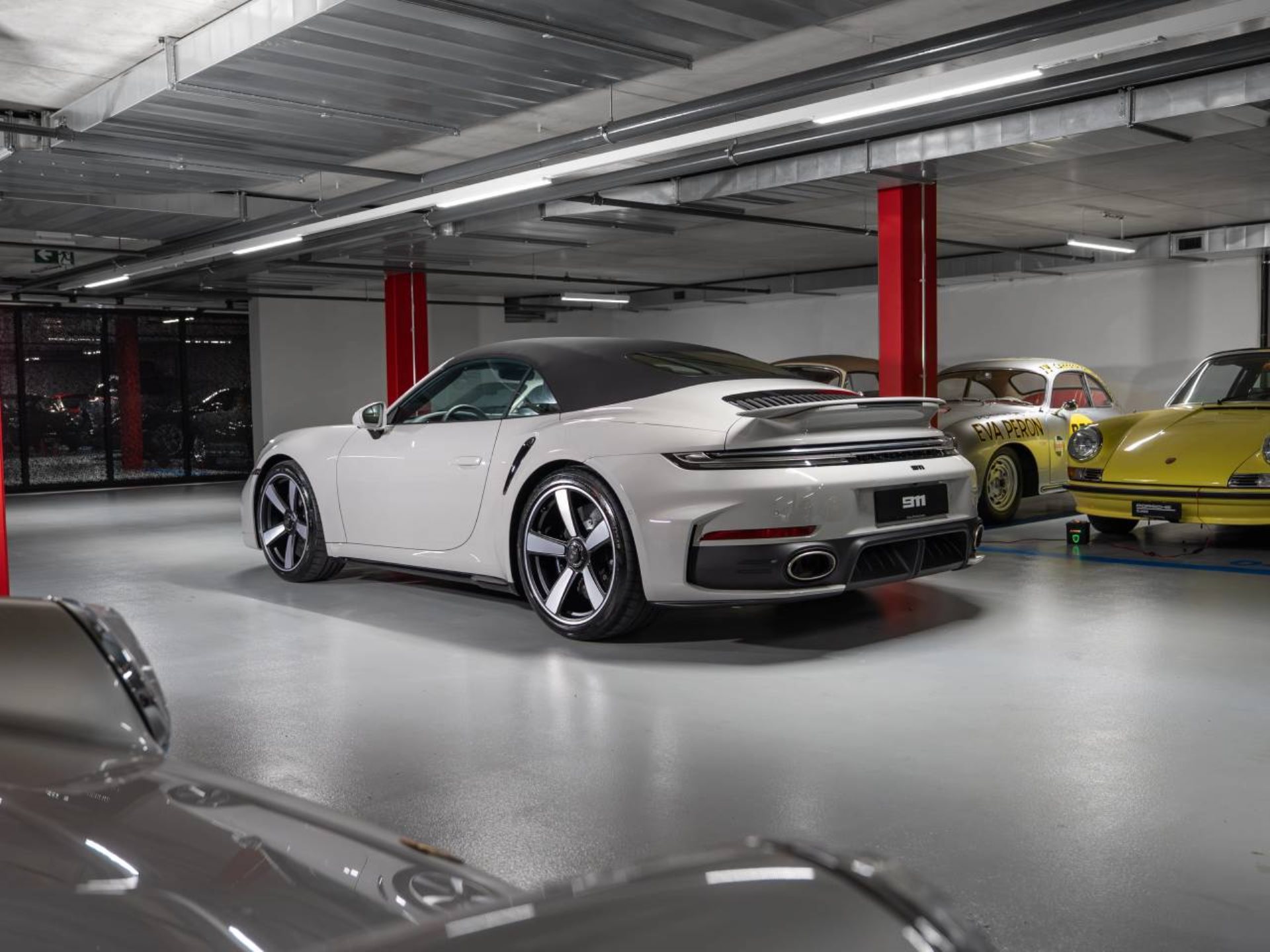 PORSCHE 911 Turbo S Cabriolet-image-9