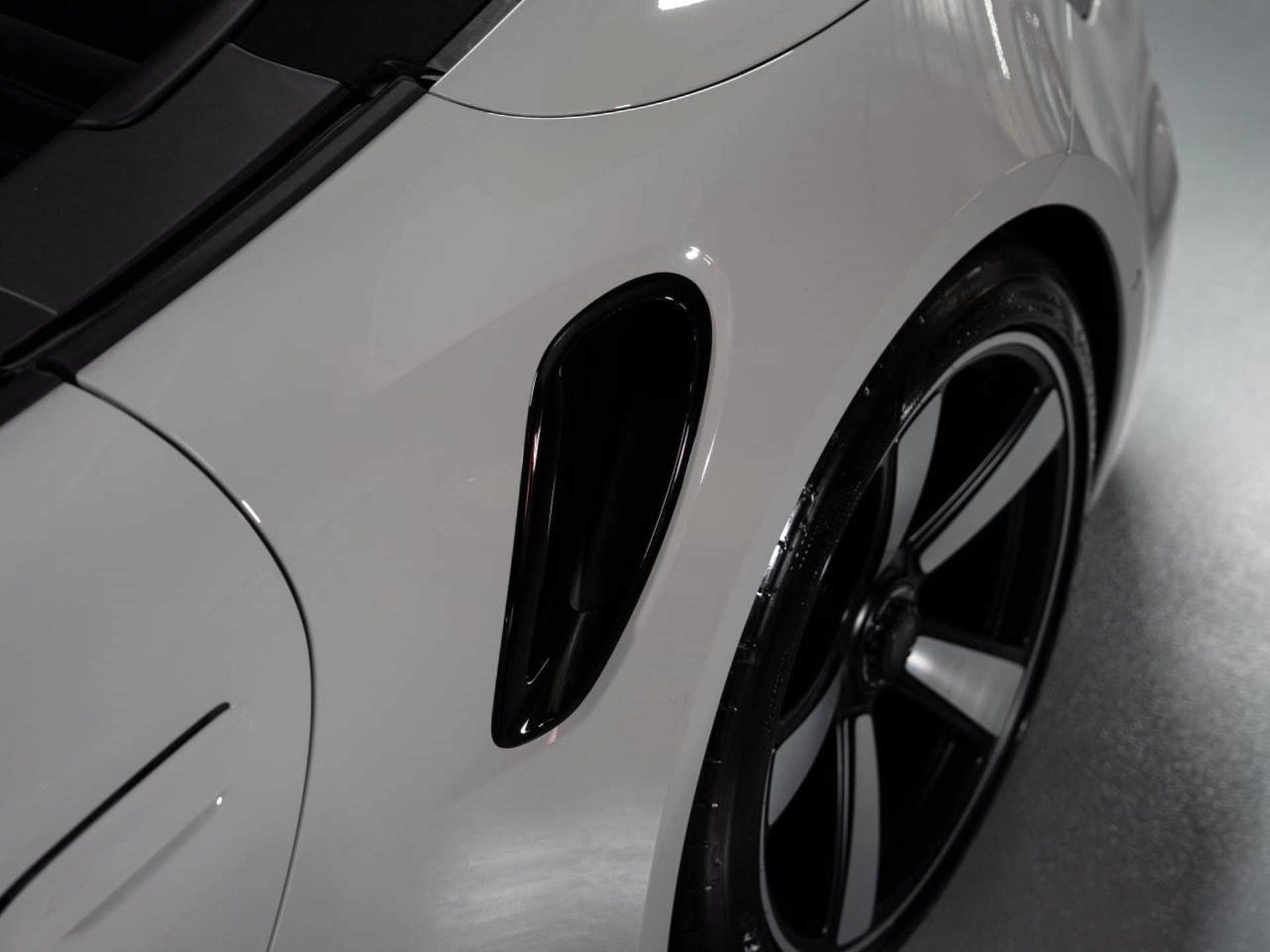 PORSCHE 911 Turbo S Cabriolet-image-31
