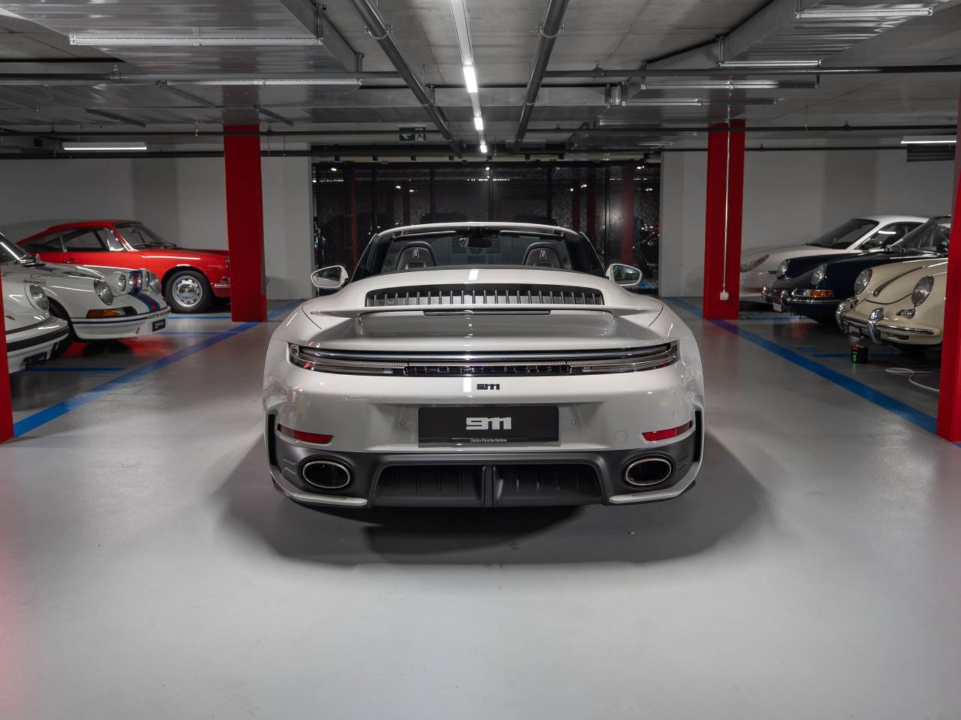 PORSCHE 911 Turbo S Cabriolet-image-6