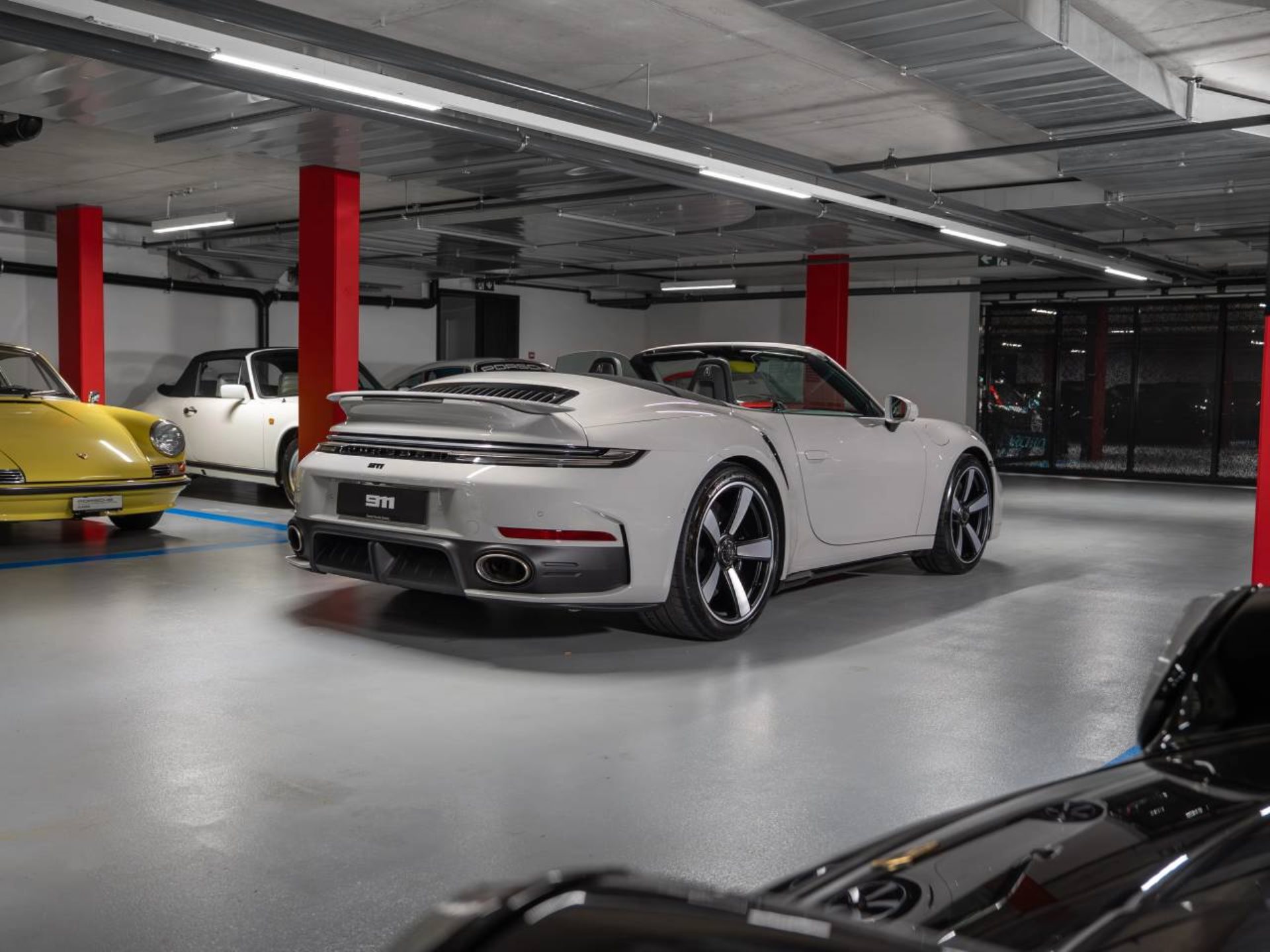 PORSCHE 911 Turbo S Cabriolet-image-7