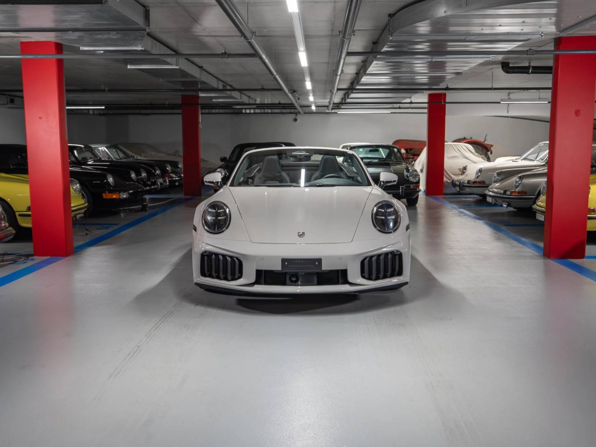 PORSCHE 911 Turbo S Cabriolet-image-1
