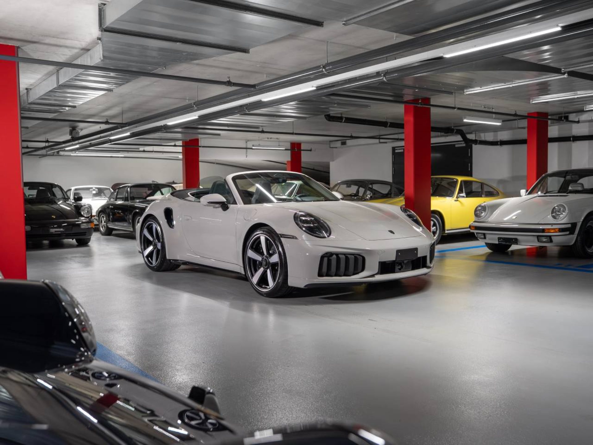 PORSCHE 911 Turbo S Cabriolet-image-5