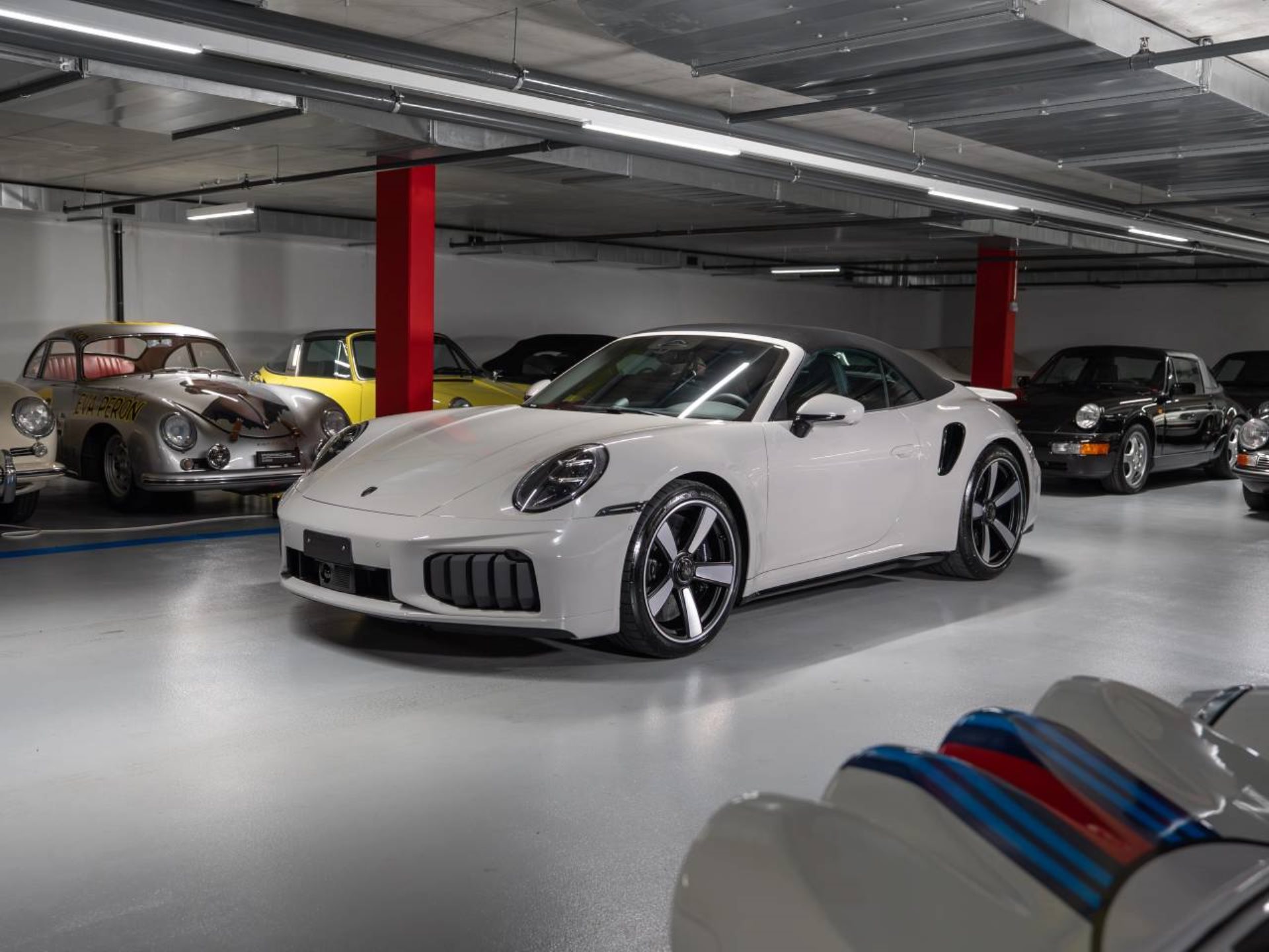 PORSCHE 911 Turbo S Cabriolet-image-8
