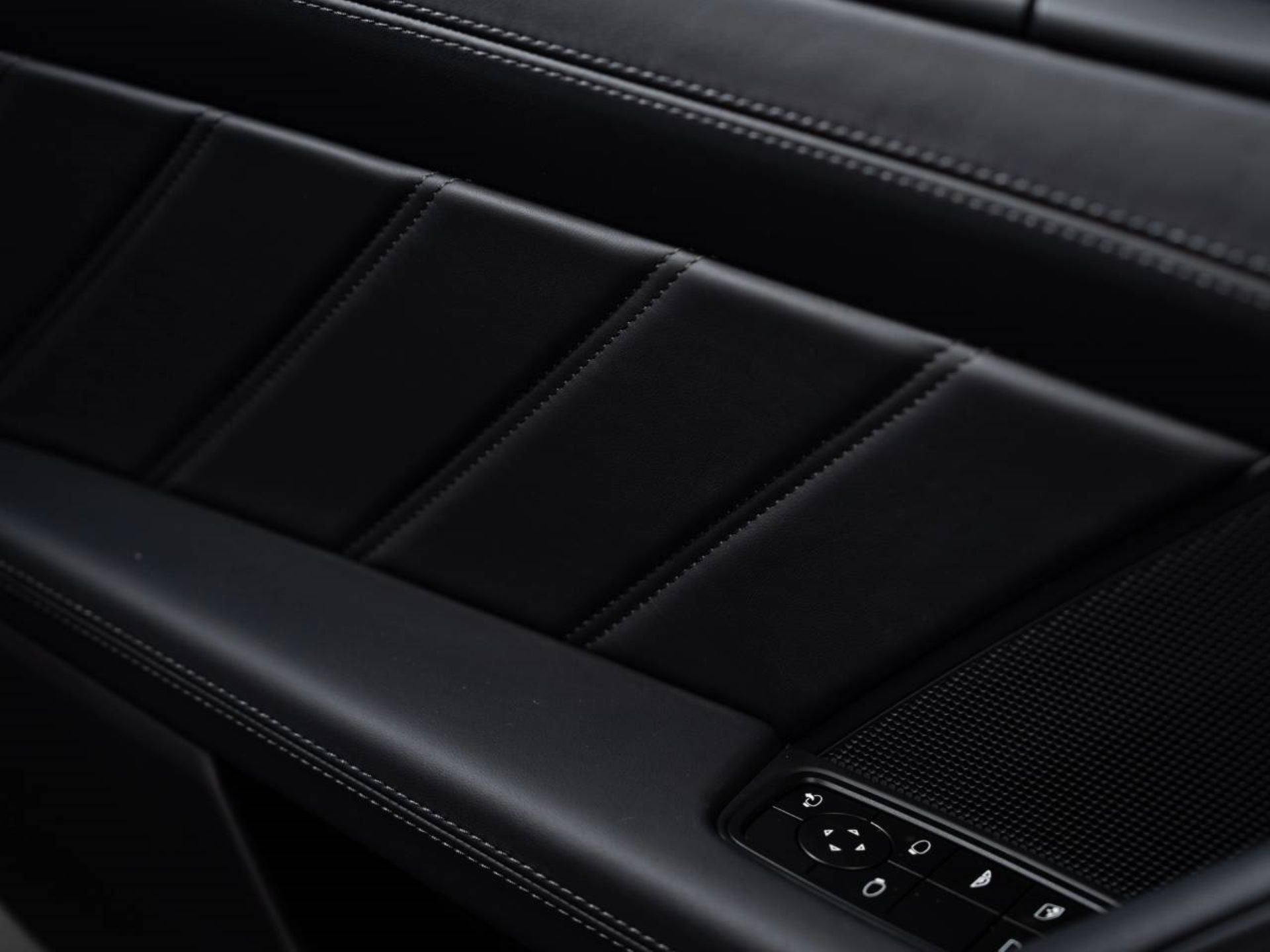 PORSCHE 911 Turbo S Cabriolet-image-21