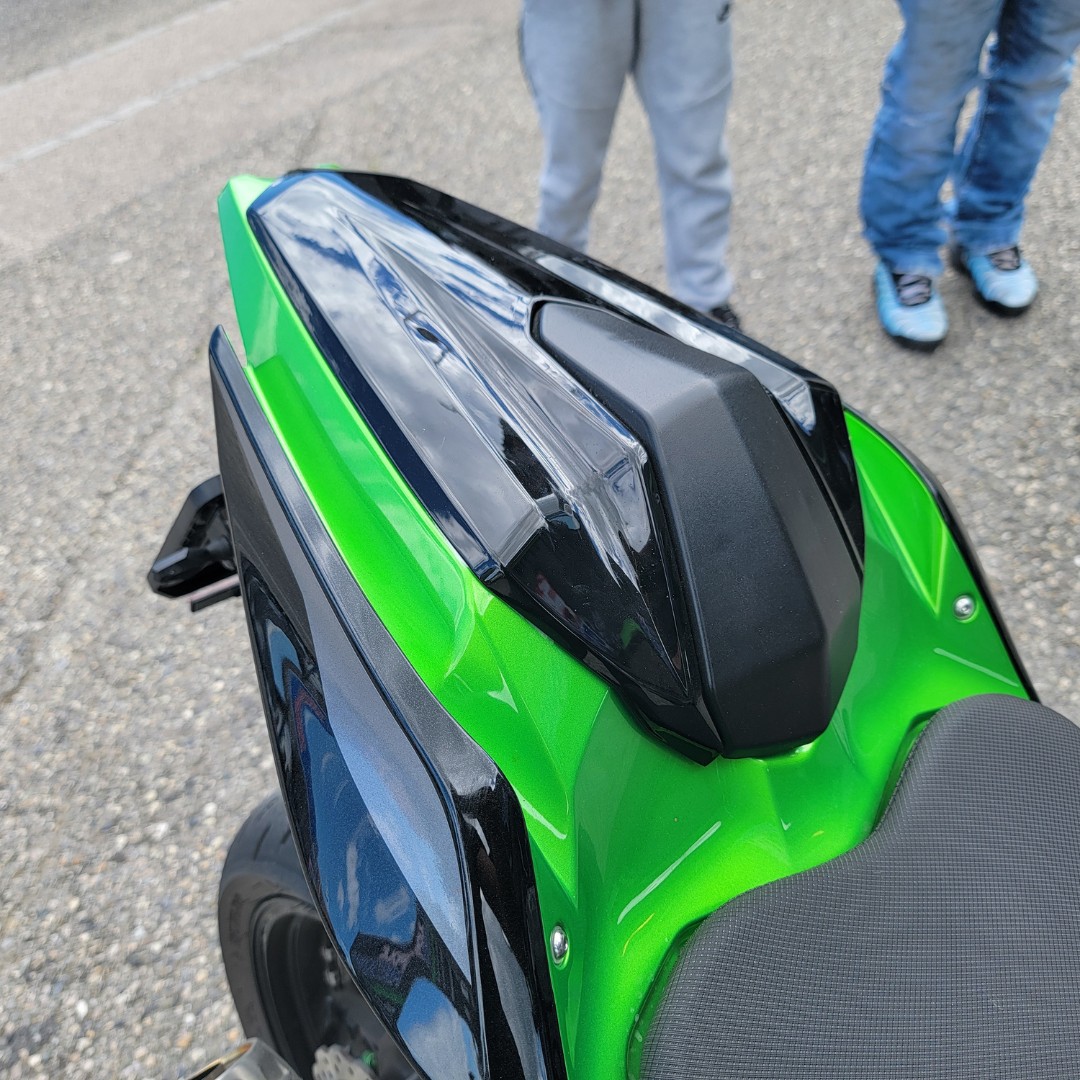 KAWASAKI Z 400-image-11