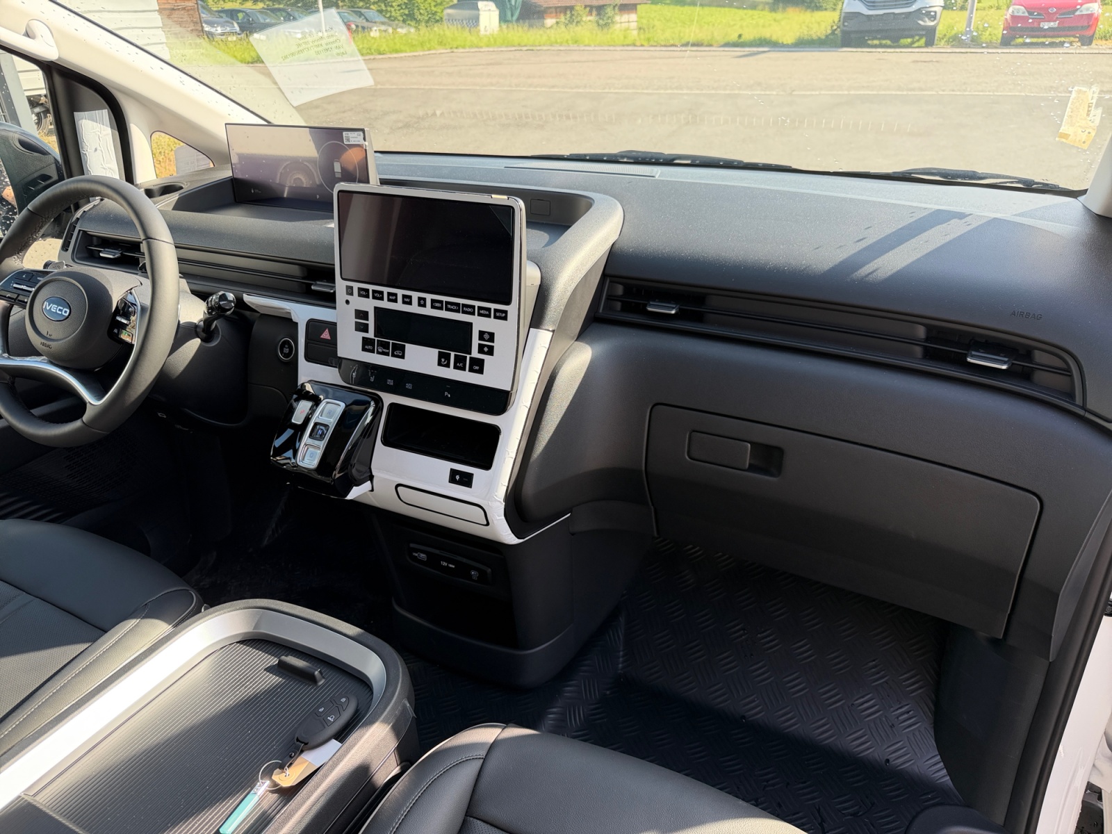 IVECO eMoovy mit FABA ALU Ladebrücke-image-11