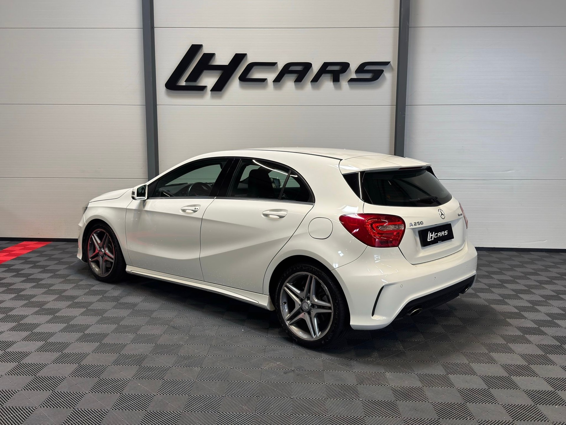 MERCEDES-BENZ A 250 AMG Line 4m-image-2