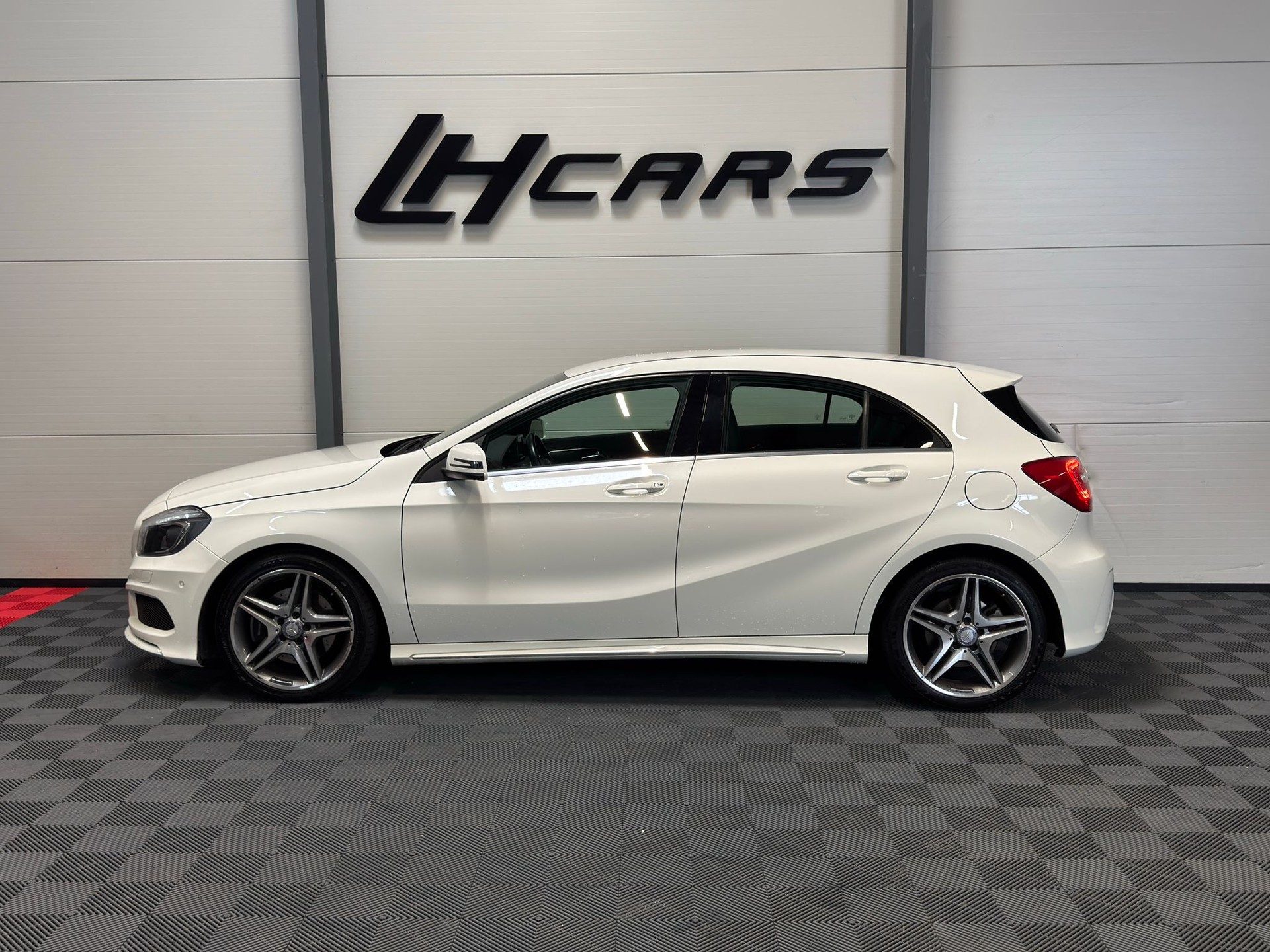 MERCEDES-BENZ A 250 AMG Line 4m-image-1