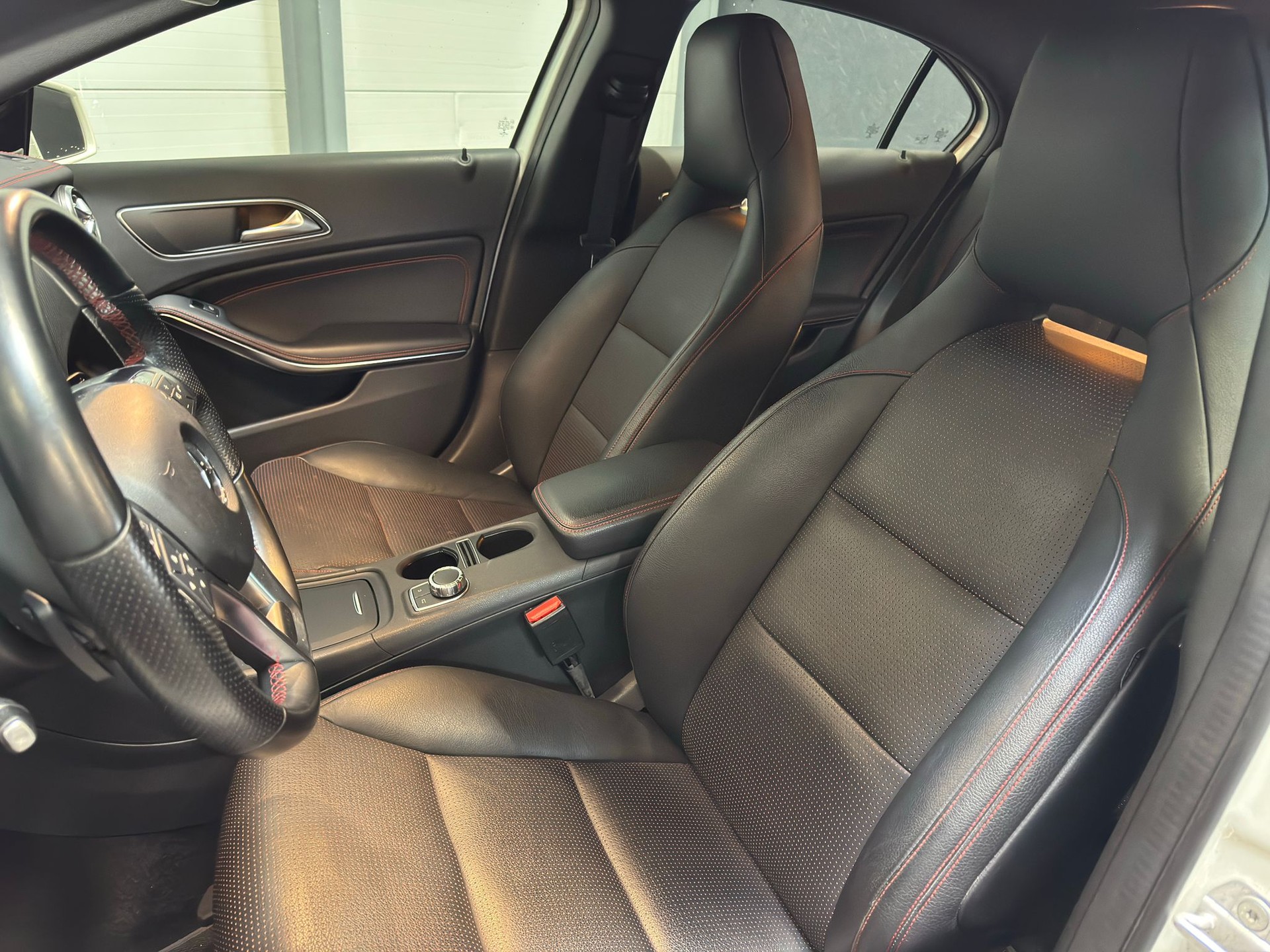 MERCEDES-BENZ A 250 AMG Line 4m-image-14