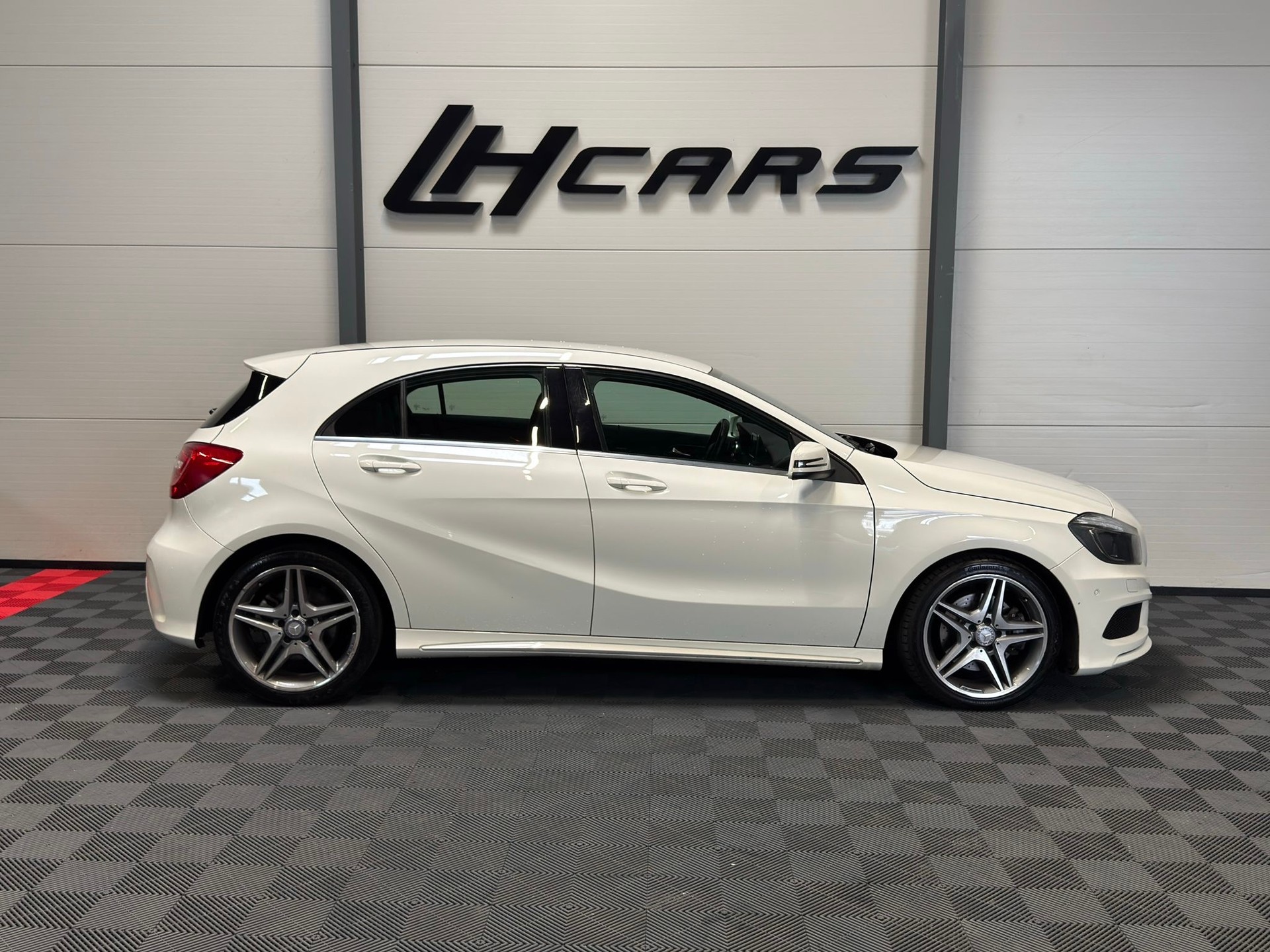 MERCEDES-BENZ A 250 AMG Line 4m-image-4