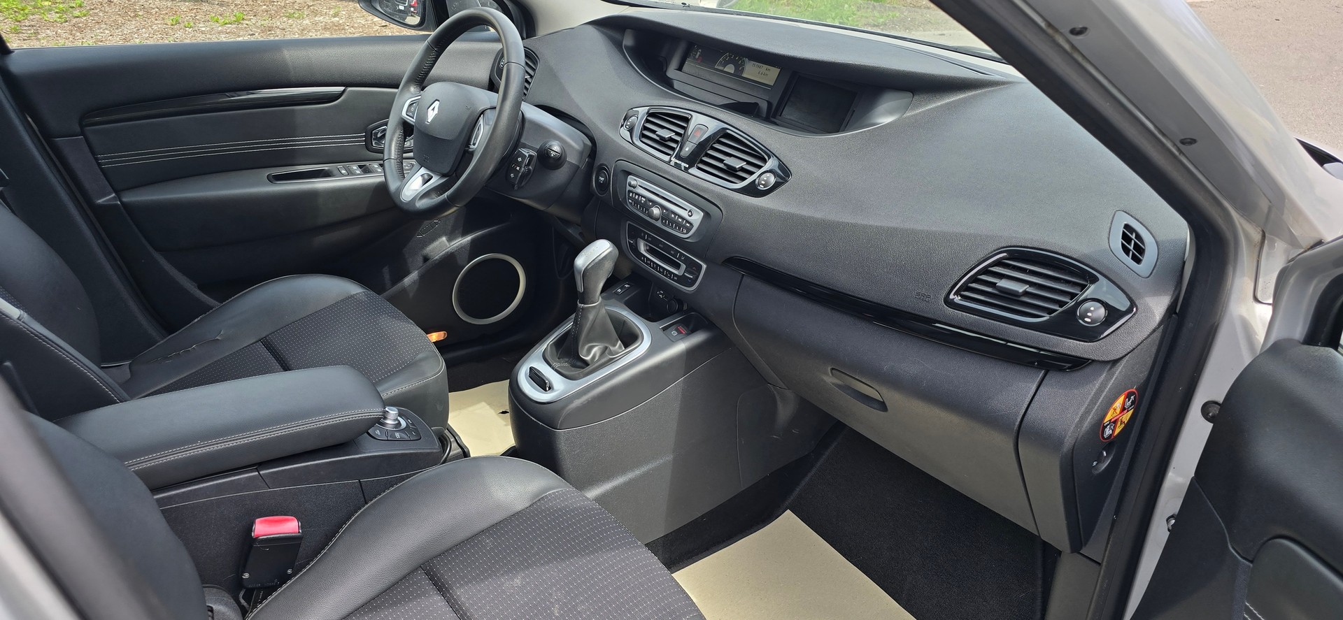 RENAULT Scénic 2.0 16V Dynamique X-Tronic CVT-image-10