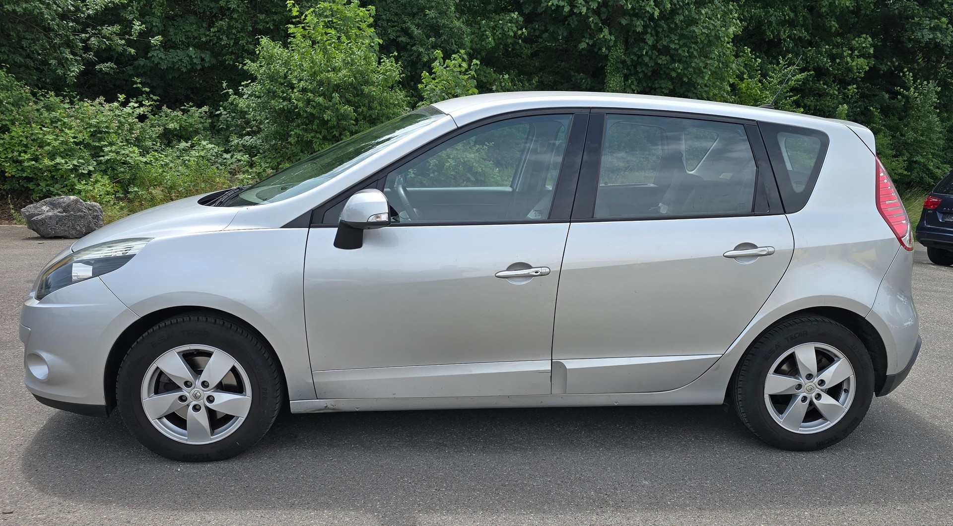 RENAULT Scénic 2.0 16V Dynamique X-Tronic CVT-image-4
