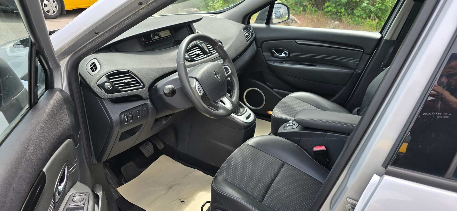 RENAULT Scénic 2.0 16V Dynamique X-Tronic CVT-image-8