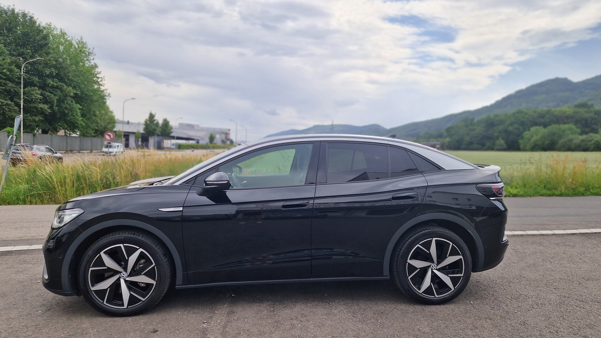 VW ID.5 Pro Performance 77 kWh-image-2