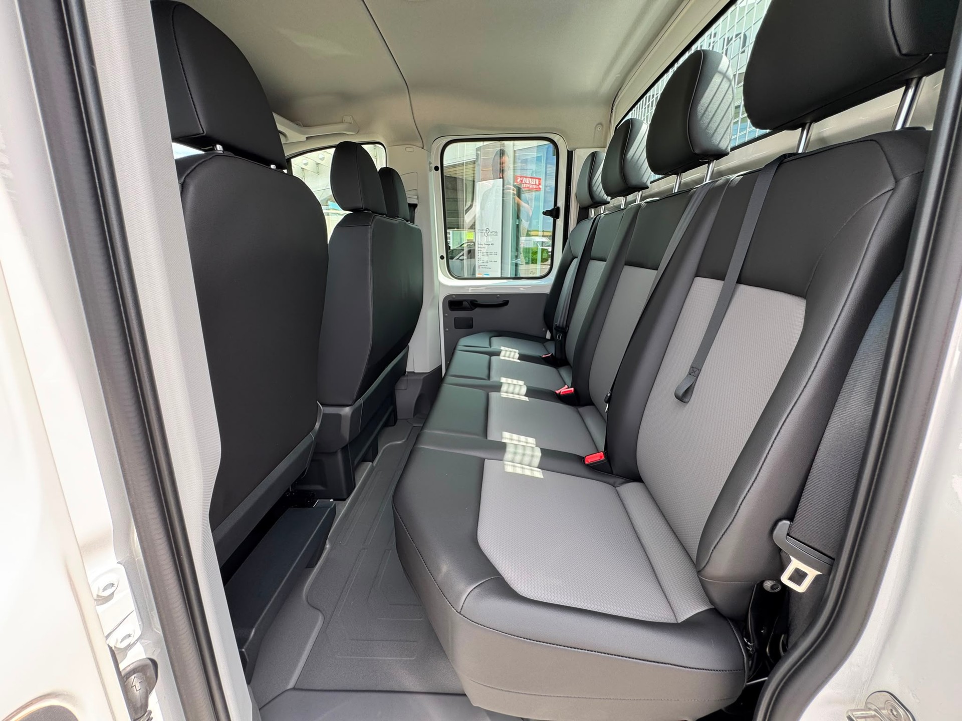 VW Crafter 35 2.0 TDI Entry Doppelkabine-image-18