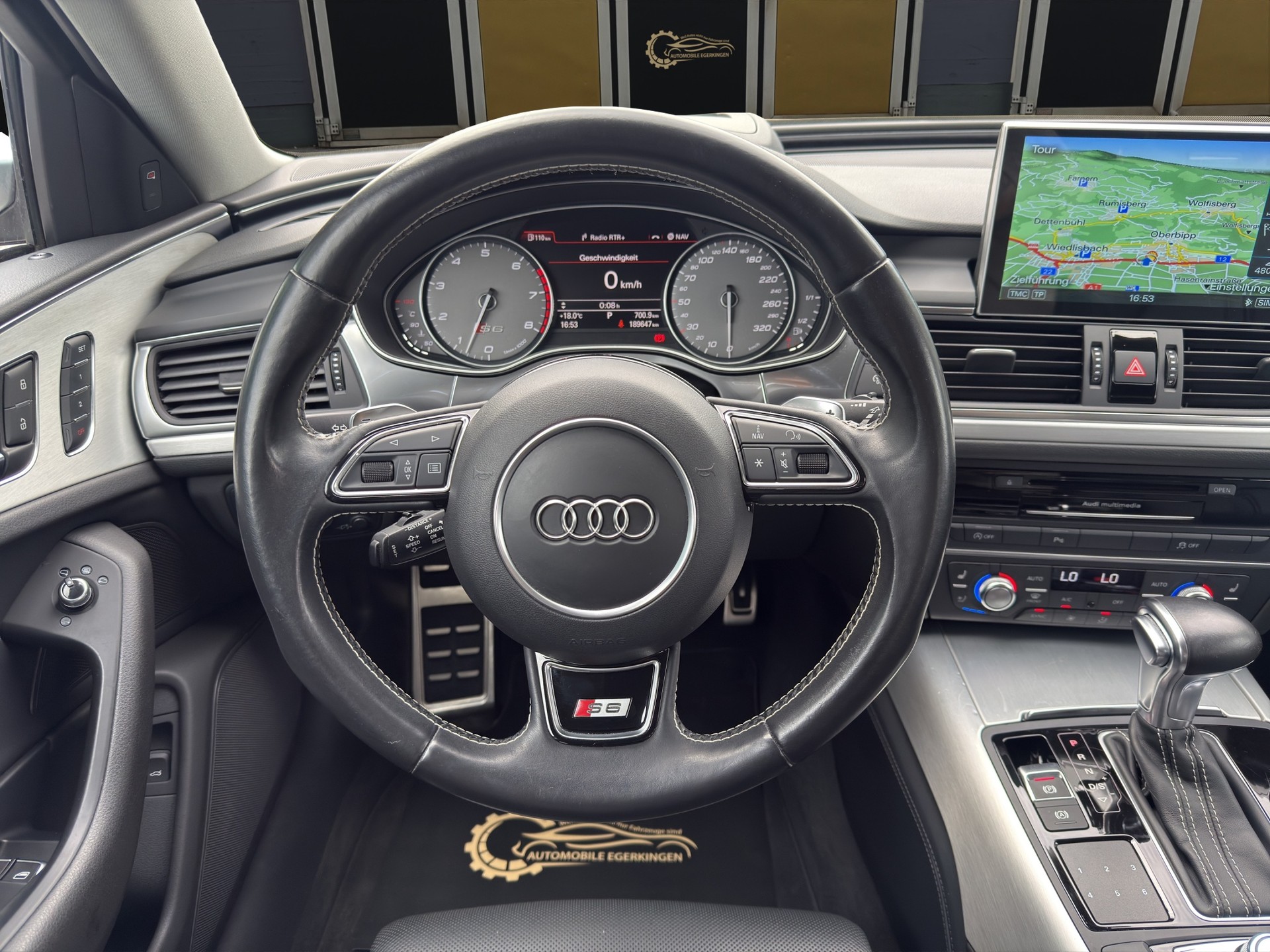 AUDI S6 Avant 4.0 V8 TFSI quattro S-Tronic-image-11