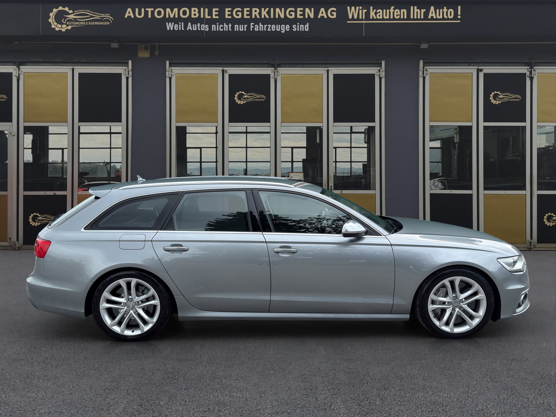 AUDI S6 Avant 4.0 V8 TFSI quattro S-Tronic-image-3