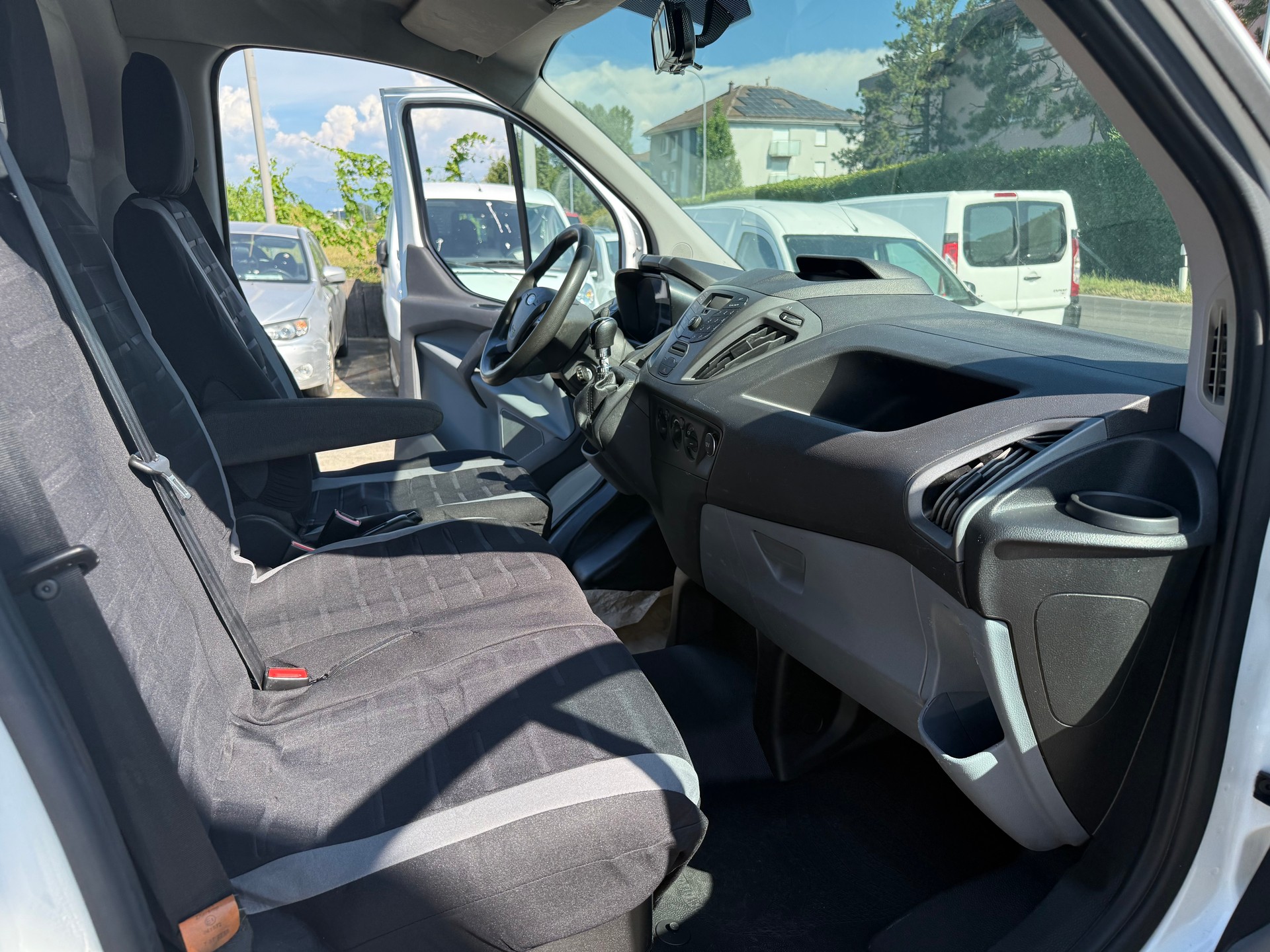 FORD Transit Custom Van 270 L1H1 Ambiente-image-13