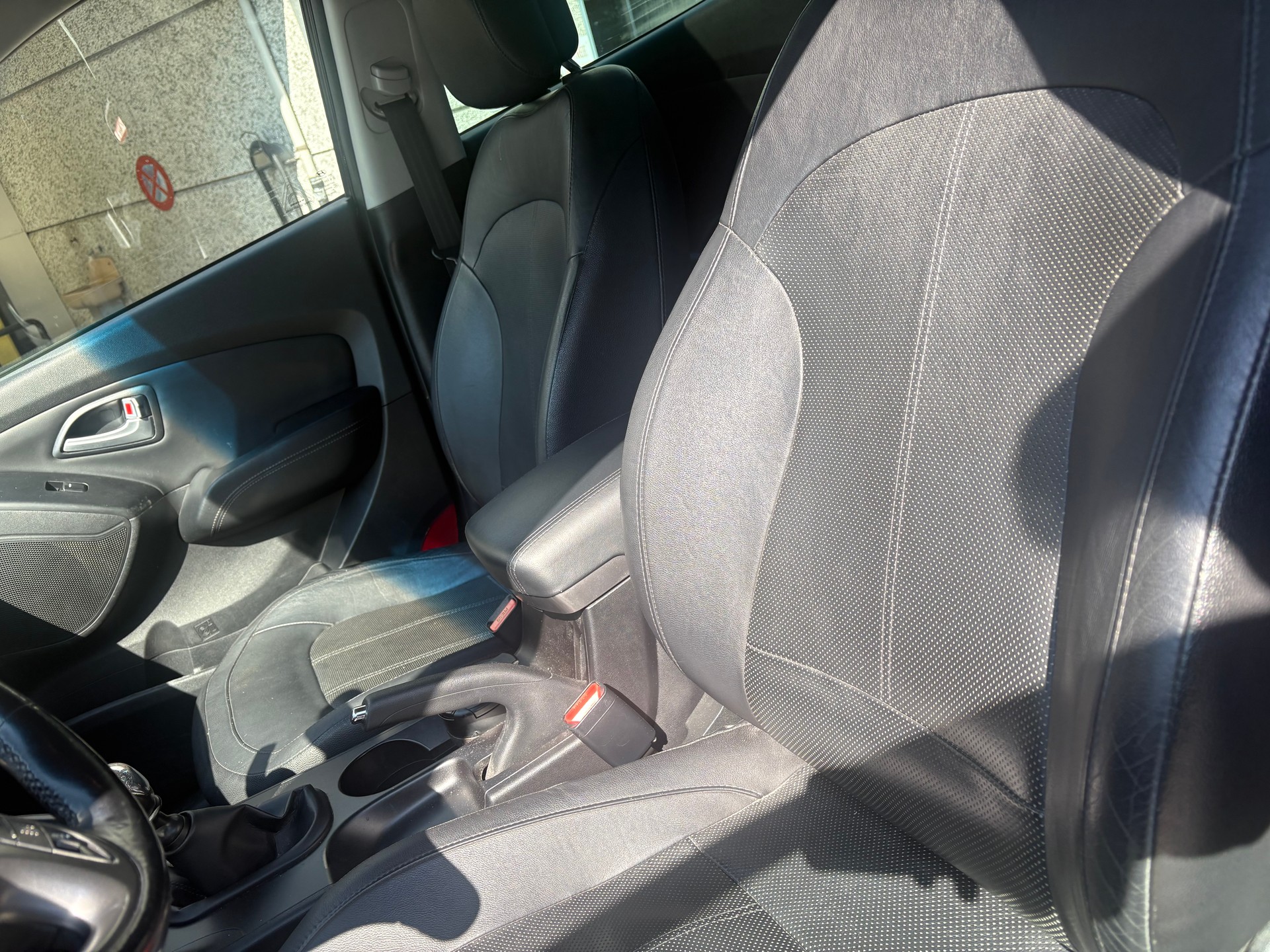HYUNDAI iX 35 2.0 CRDi Premium 4WD-image-9