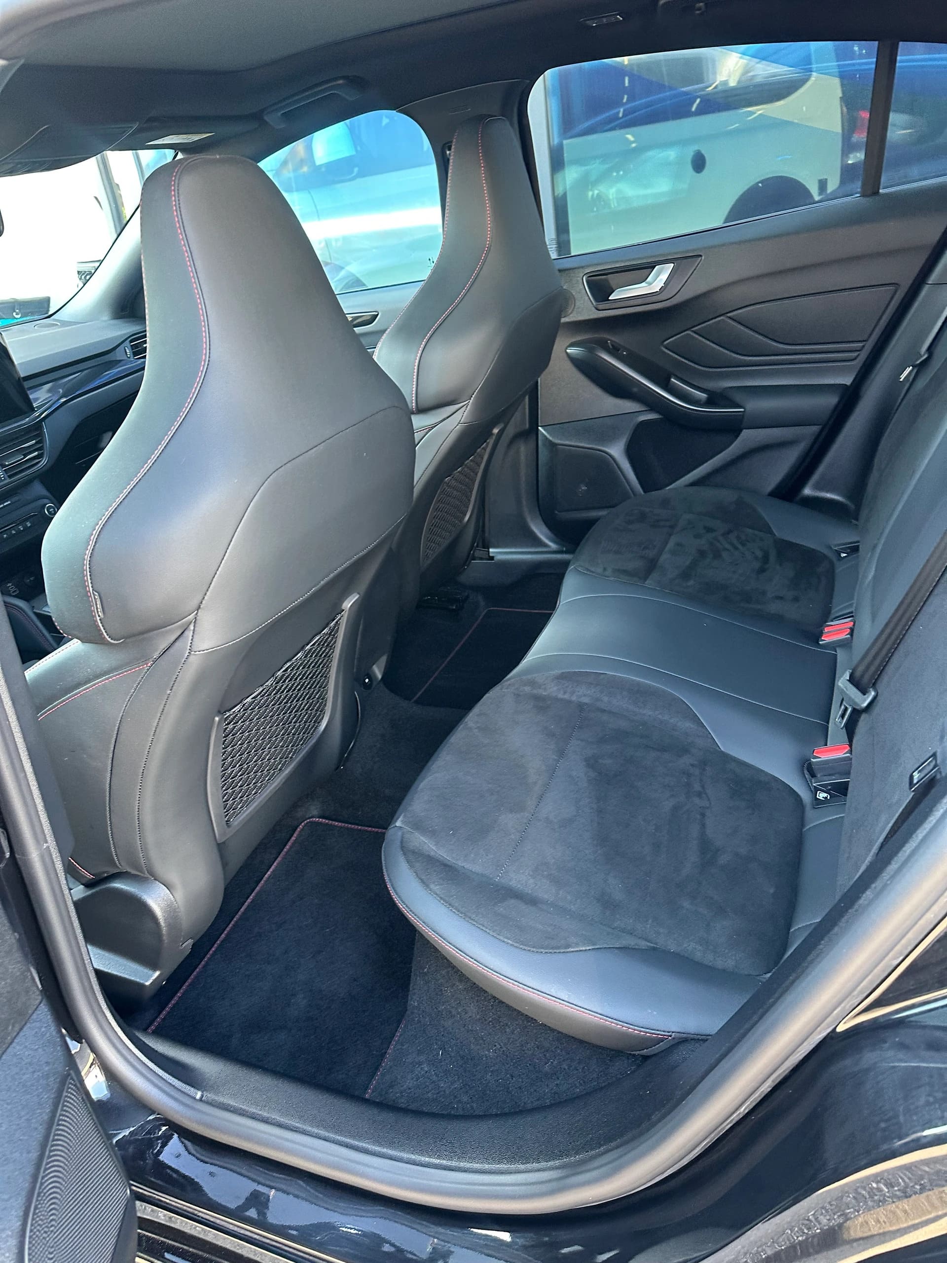 FORD Focus 2.3 EcoB ST X-image-10