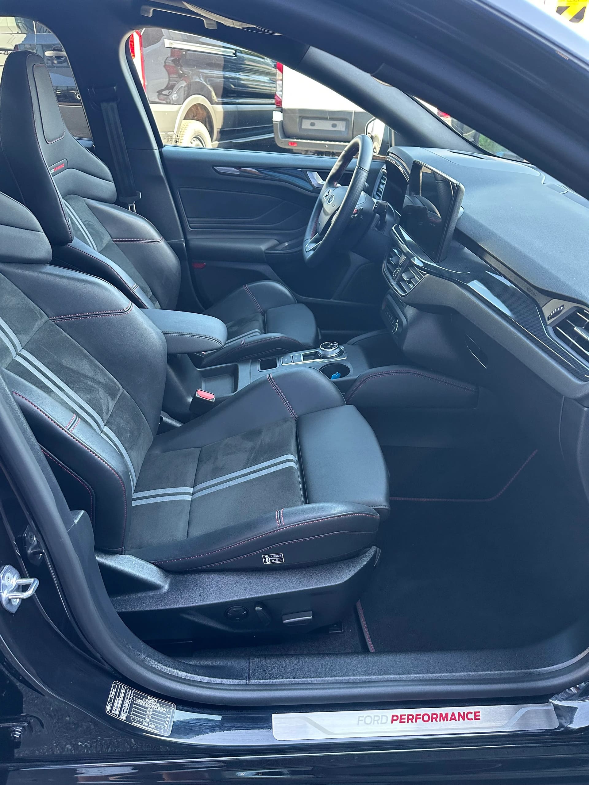 FORD Focus 2.3 EcoB ST X-image-11