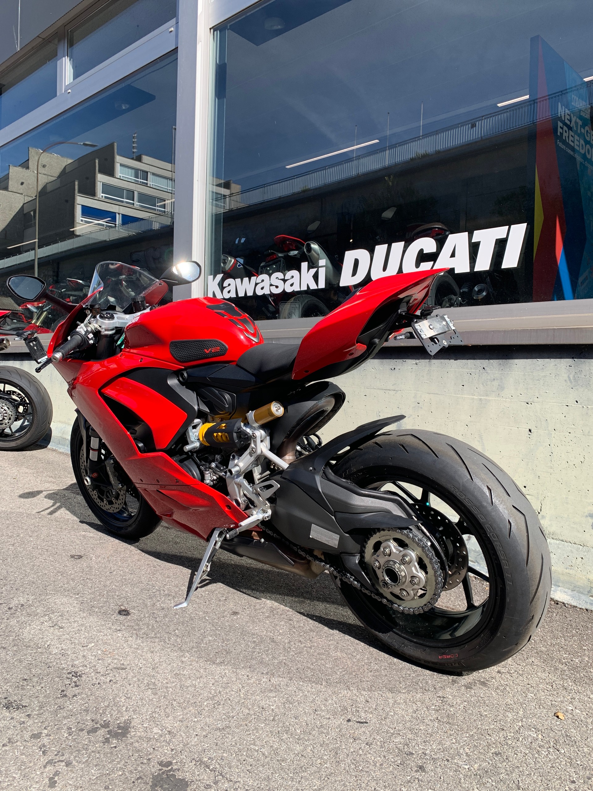 DUCATI Panigale V2-showroom-element-3