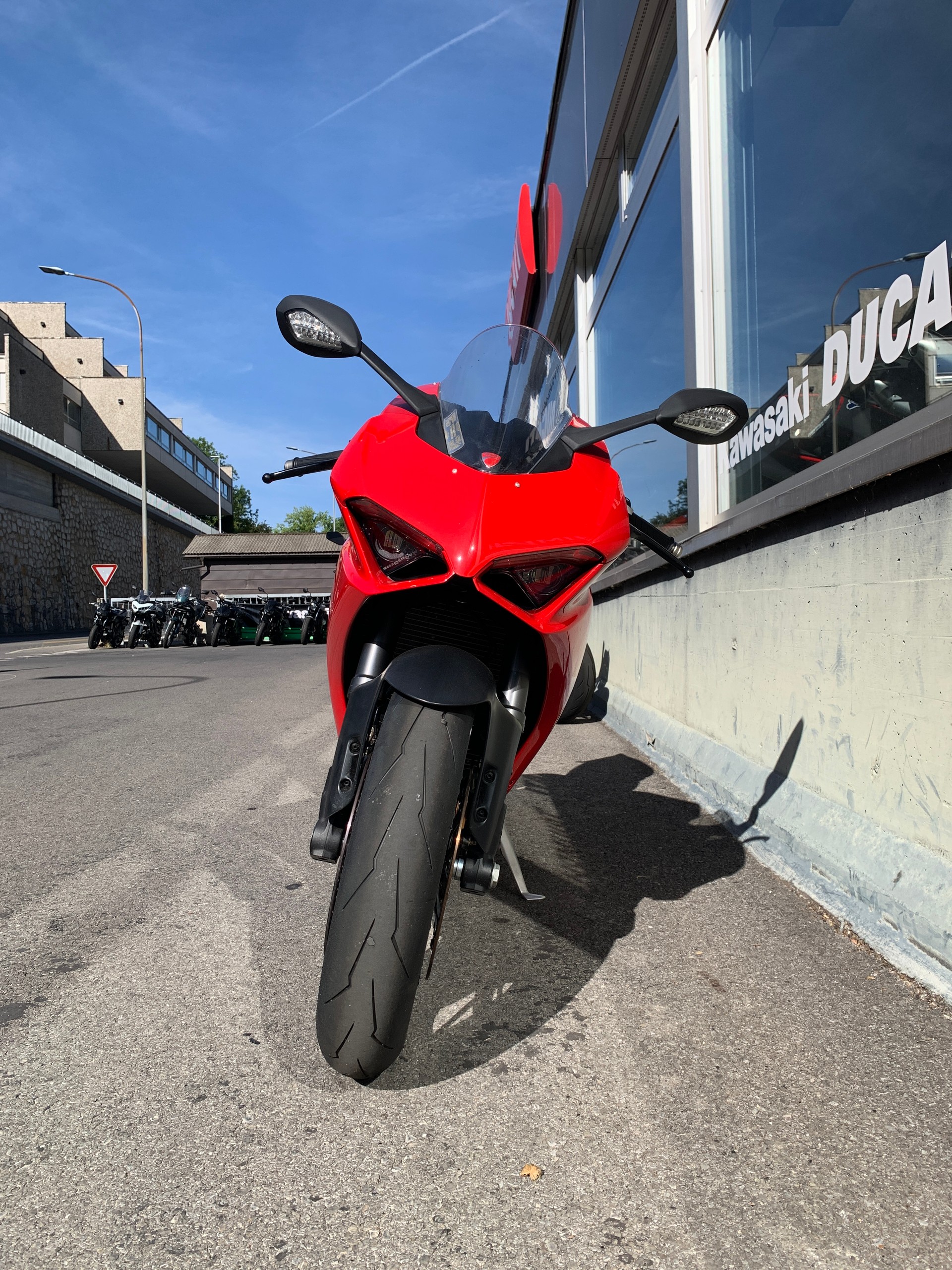 DUCATI Panigale V2-showroom-element-2