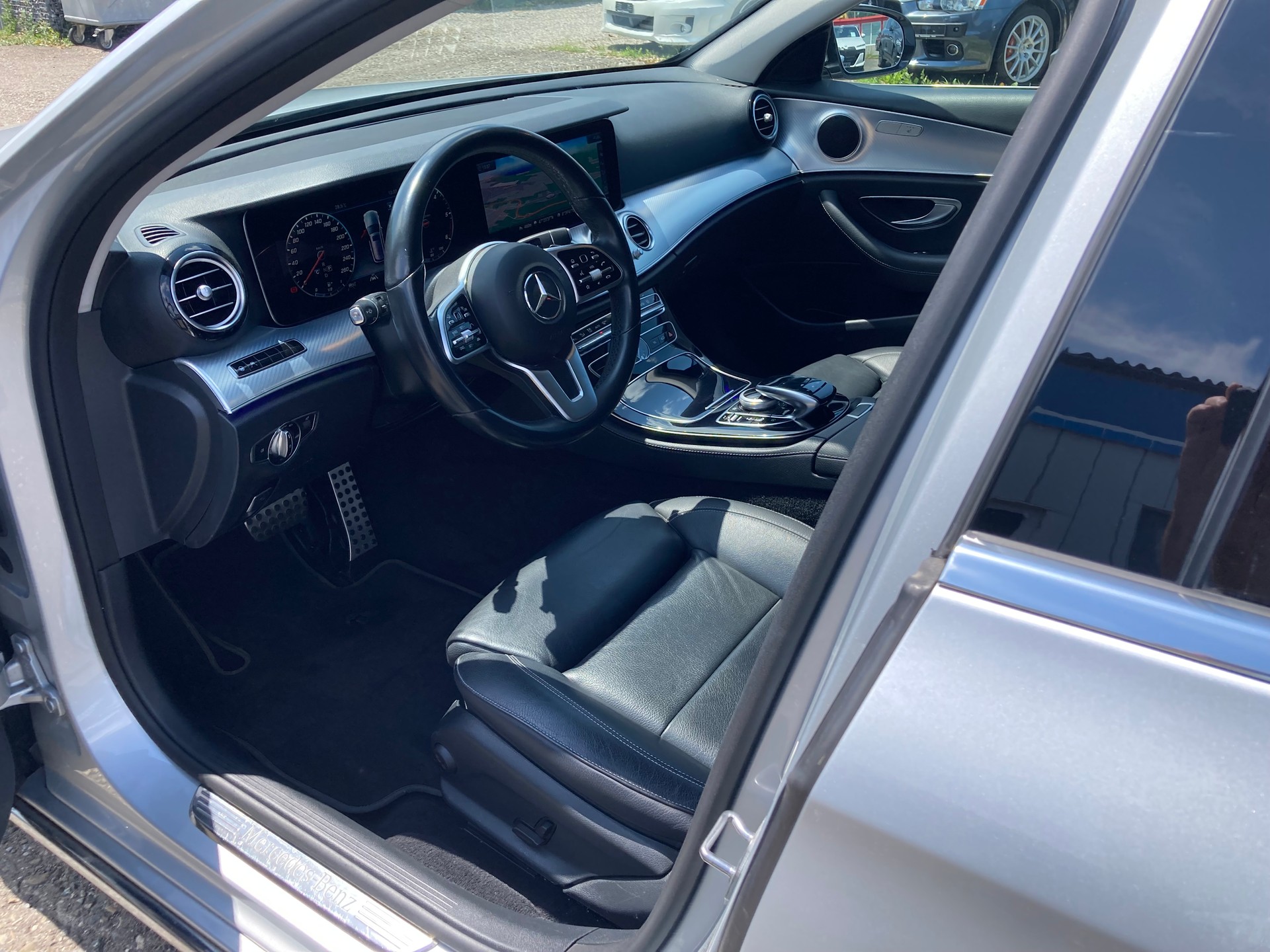 MERCEDES-BENZ E 220 d Avantgarde 4Matic 9G-Tronic-image-7
