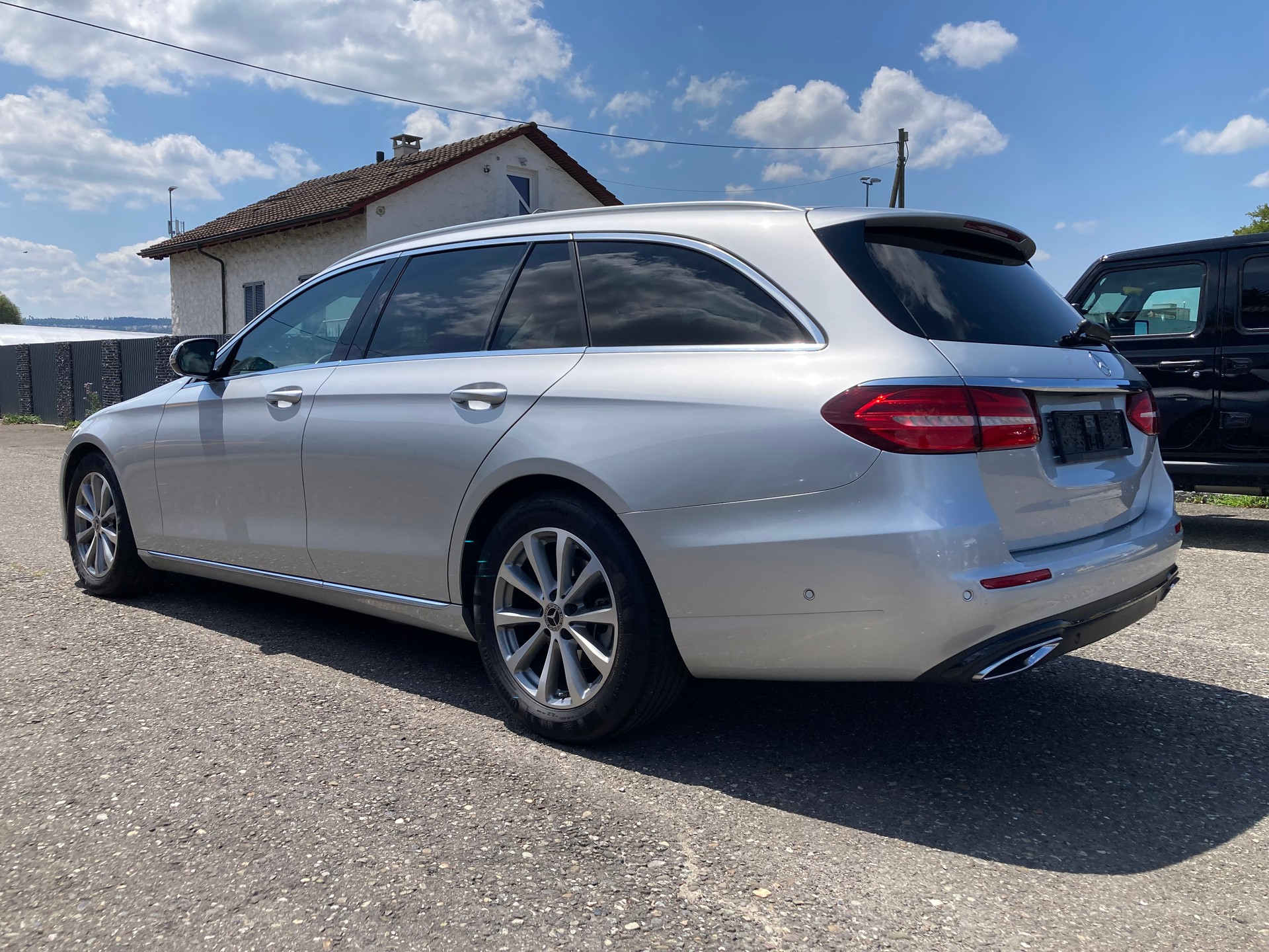 MERCEDES-BENZ E 220 d Avantgarde 4Matic 9G-Tronic-image-4