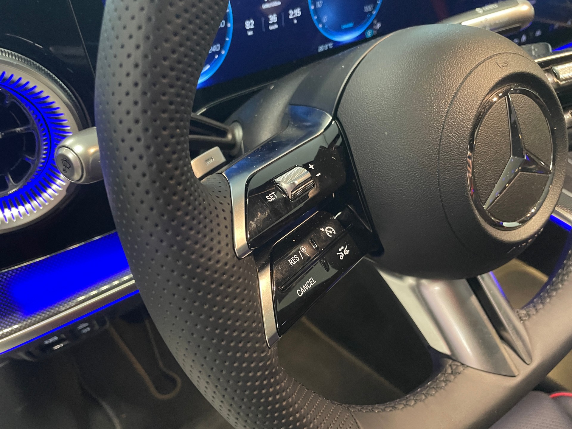MERCEDES-BENZ GLC 400 4MATIC 94 kWh EQ-image-17