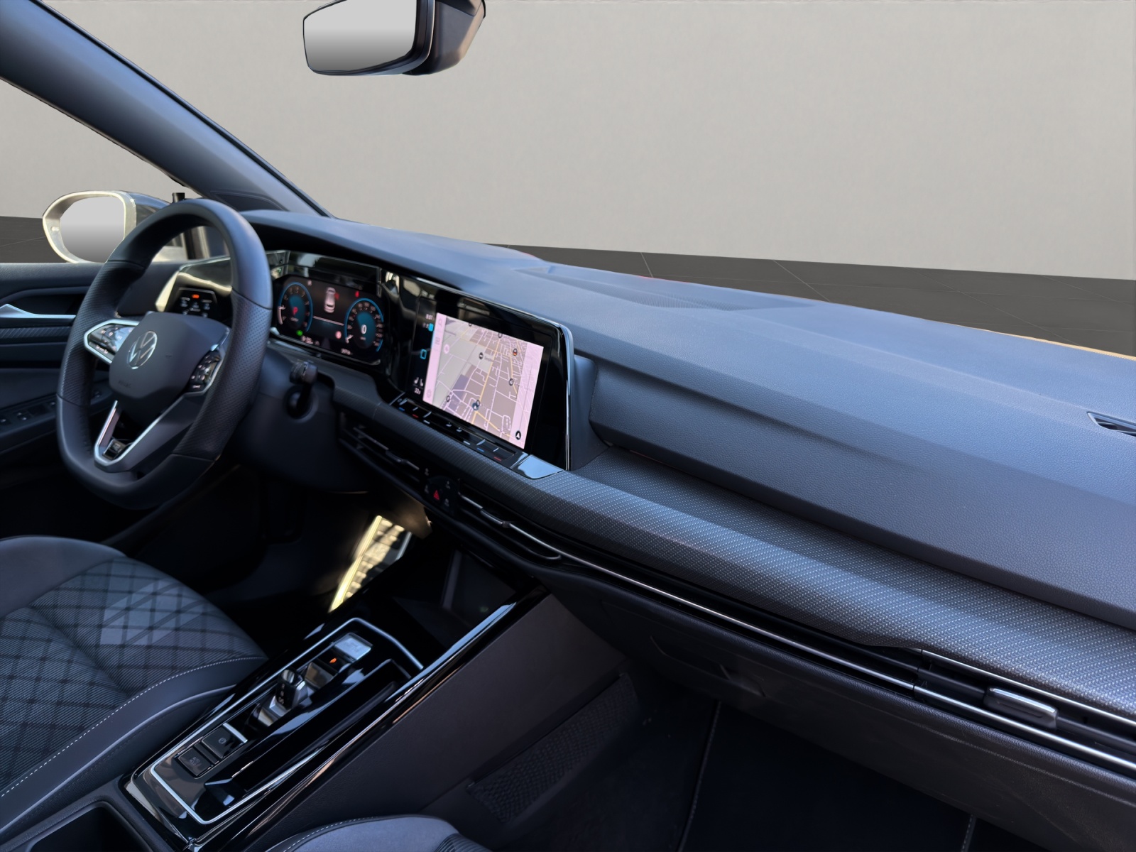VW Golf VIII 1.5 eTSI R-Line DSG-image-9