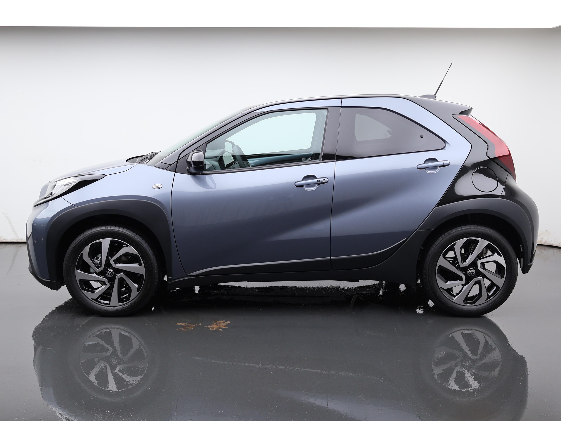 TOYOTA Aygo X 1.0 VVT-i Trend-image-1