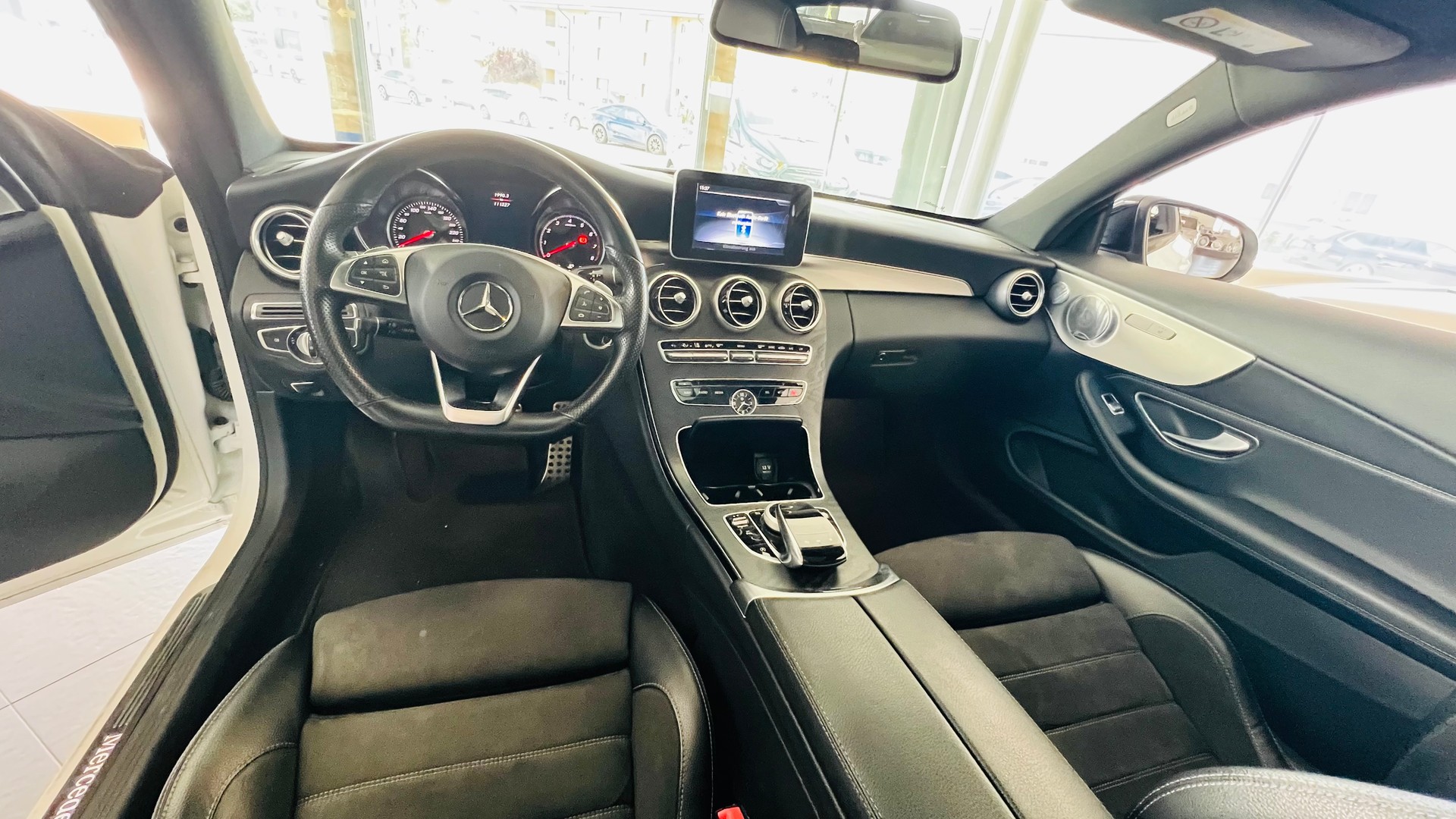 MERCEDES-BENZ C 300-image-8