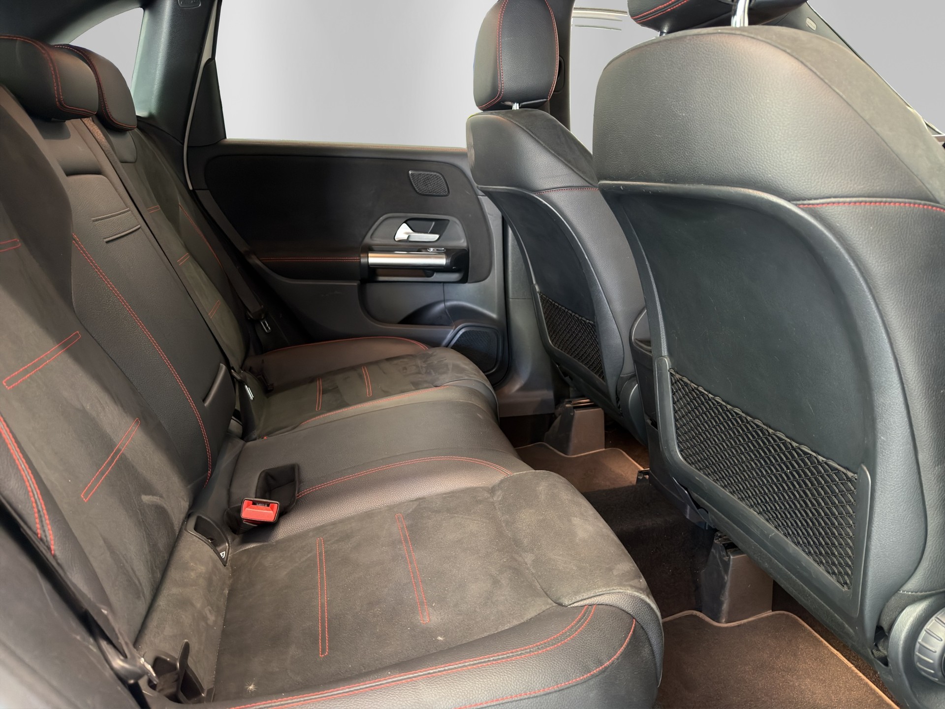 MERCEDES-BENZ B 220 4Matic AMG Line 7G-DCT-image-14