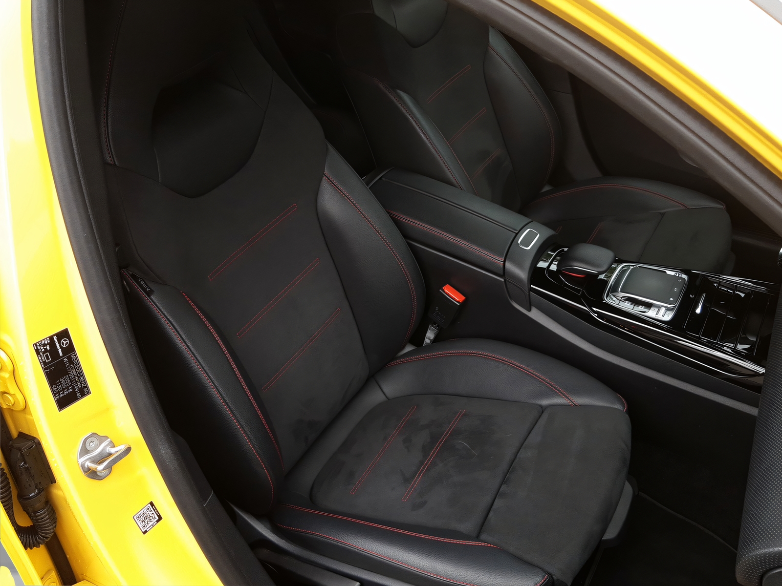 MERCEDES-BENZ A 35 4Matic-image-10
