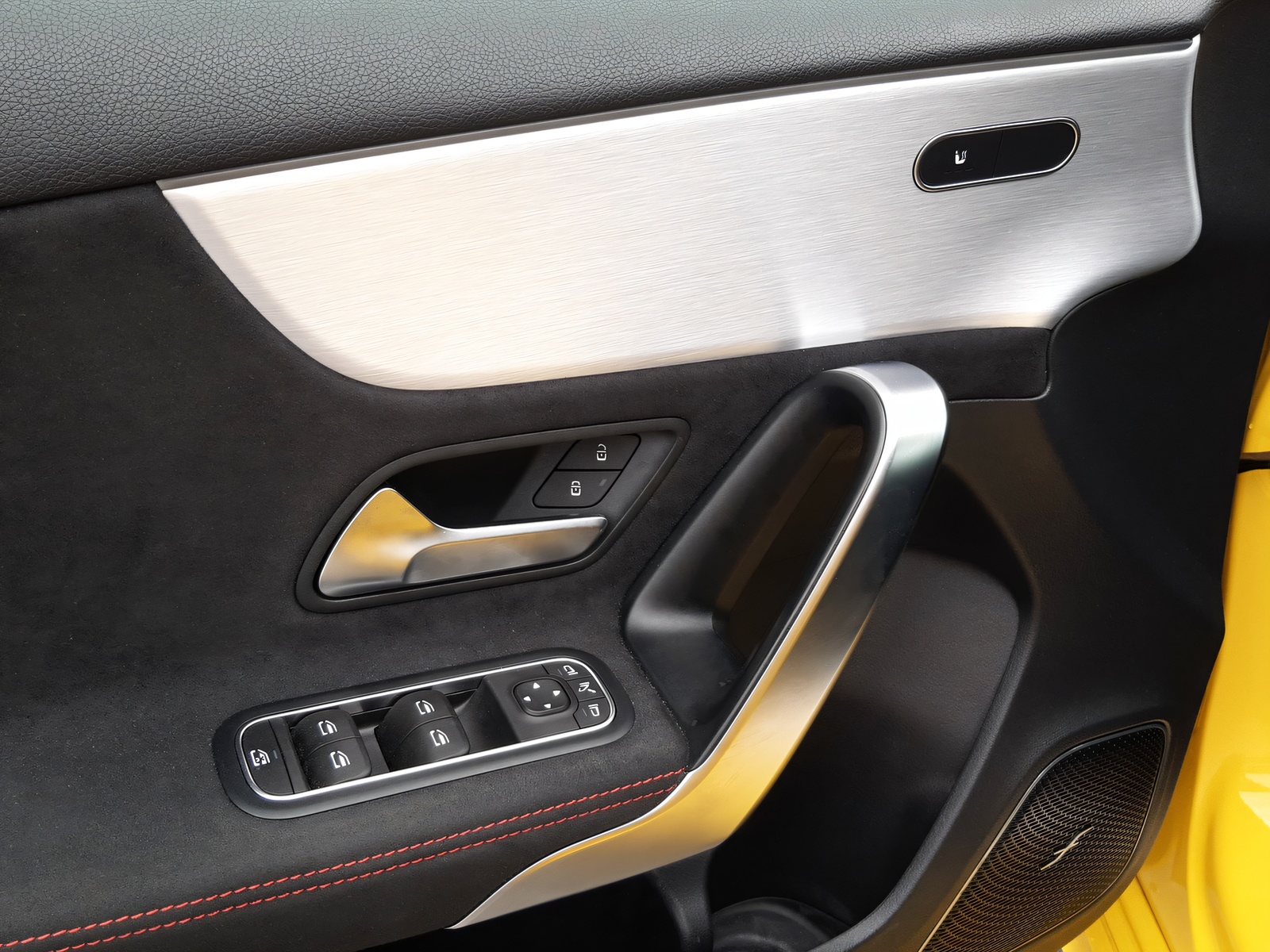 MERCEDES-BENZ A 35 4Matic-image-11