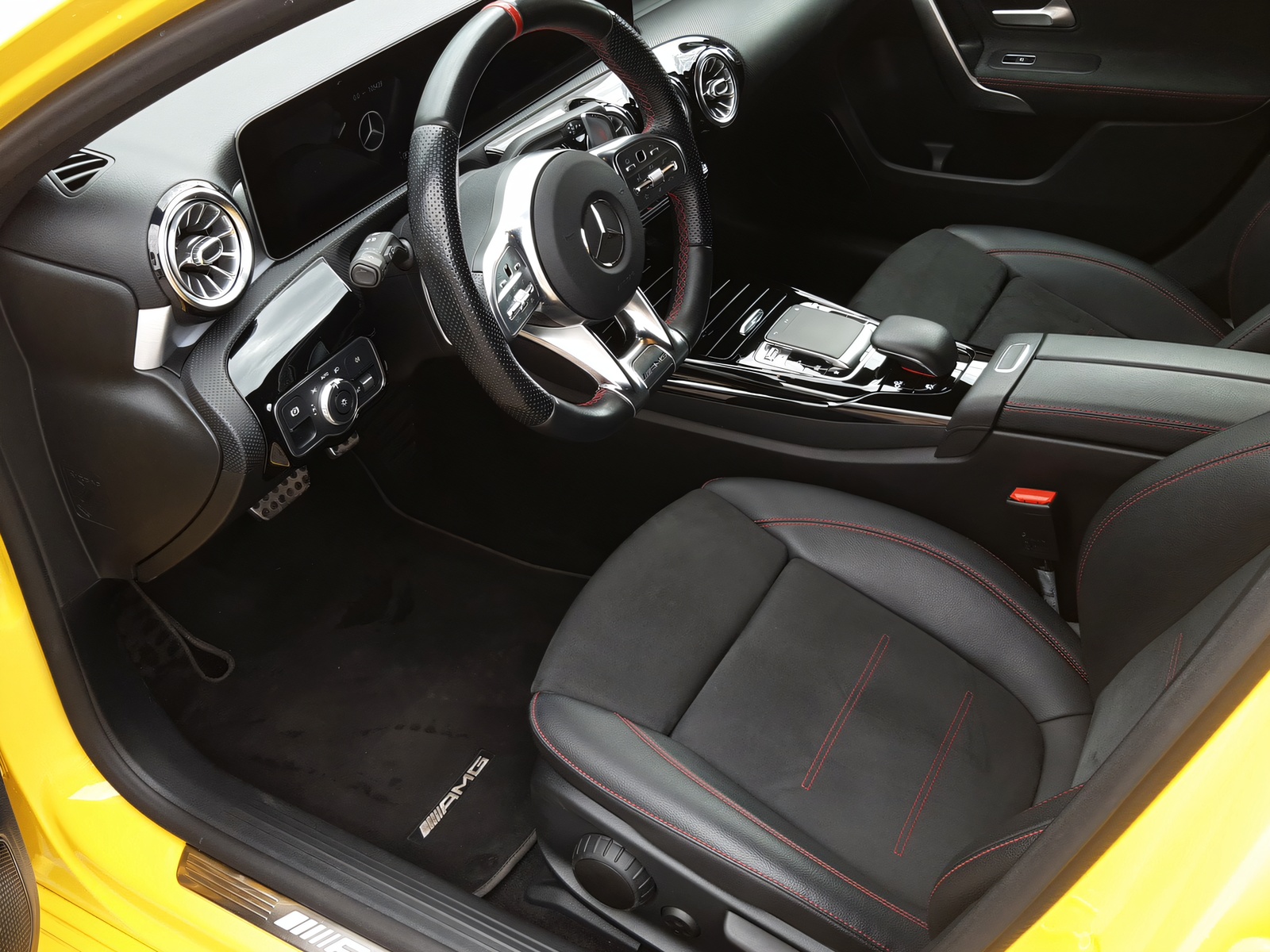 MERCEDES-BENZ A 35 4Matic-image-7