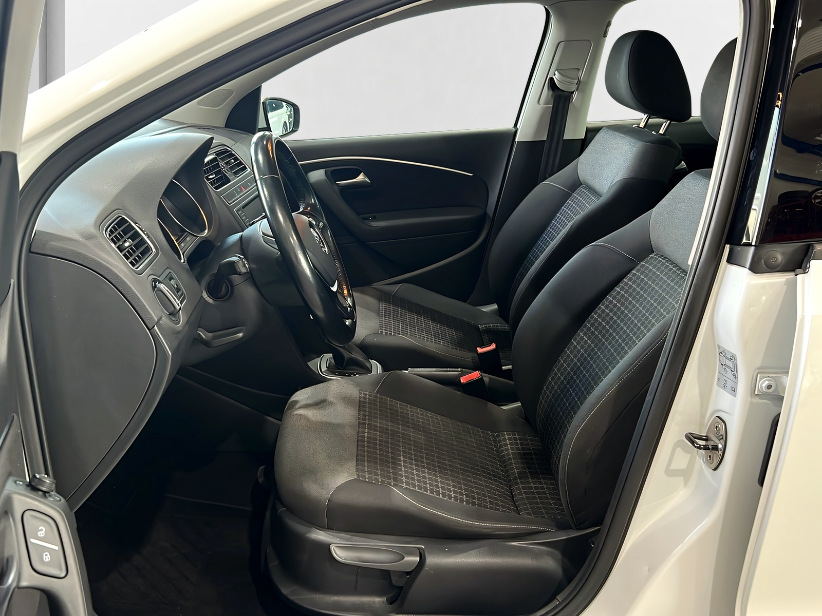 VW Polo 1.2 TSI BMT Lounge DSG**CH Auslieferung,Panodach,Frisch ab MFK**-image-6