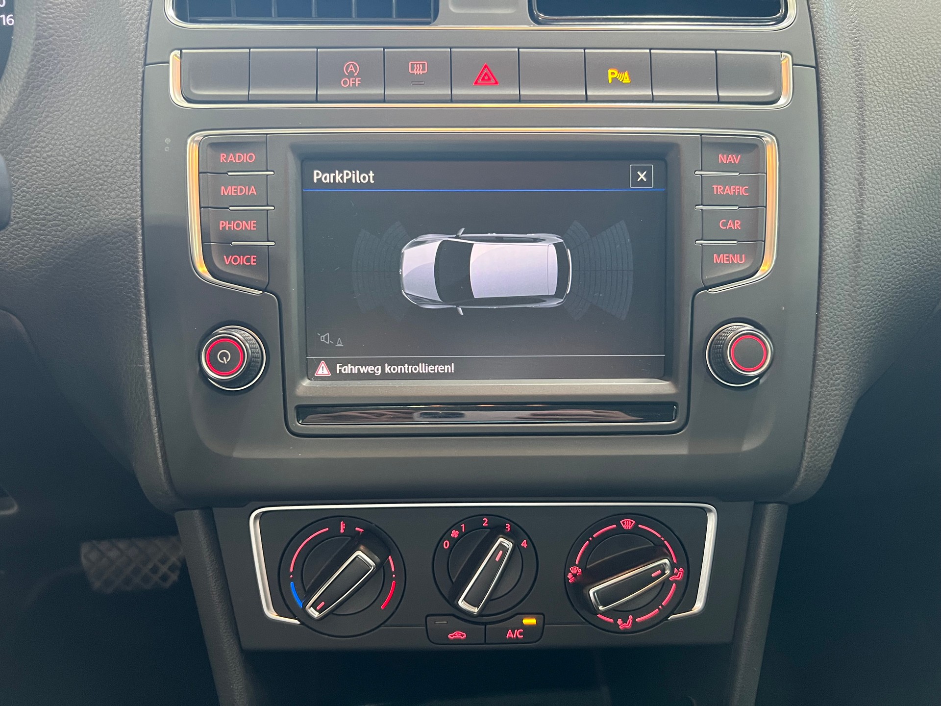 VW Polo 1.2 TSI BMT Lounge DSG**CH Auslieferung,Panodach,Frisch ab MFK**-image-12